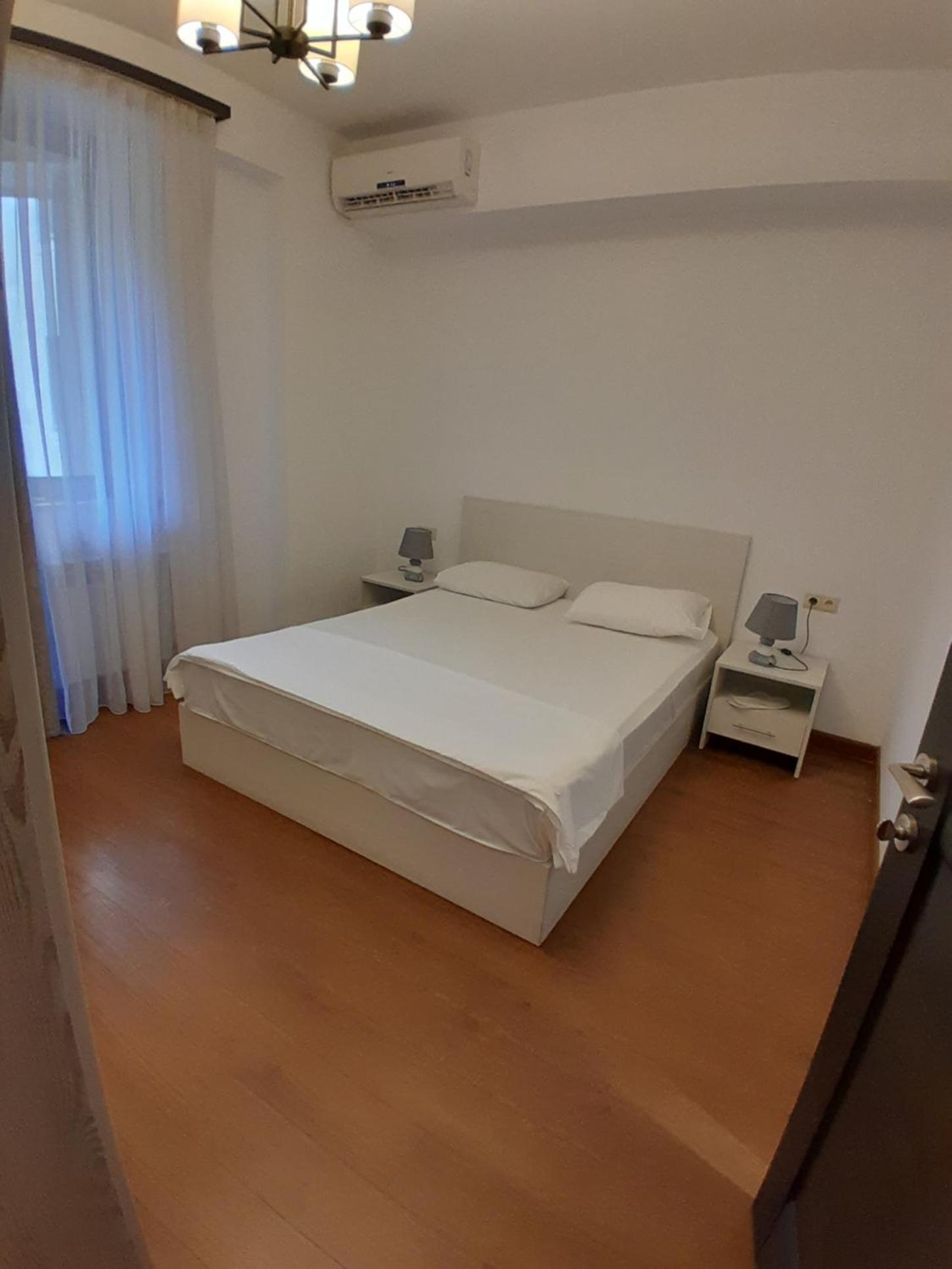 1bdr apartment in the center
