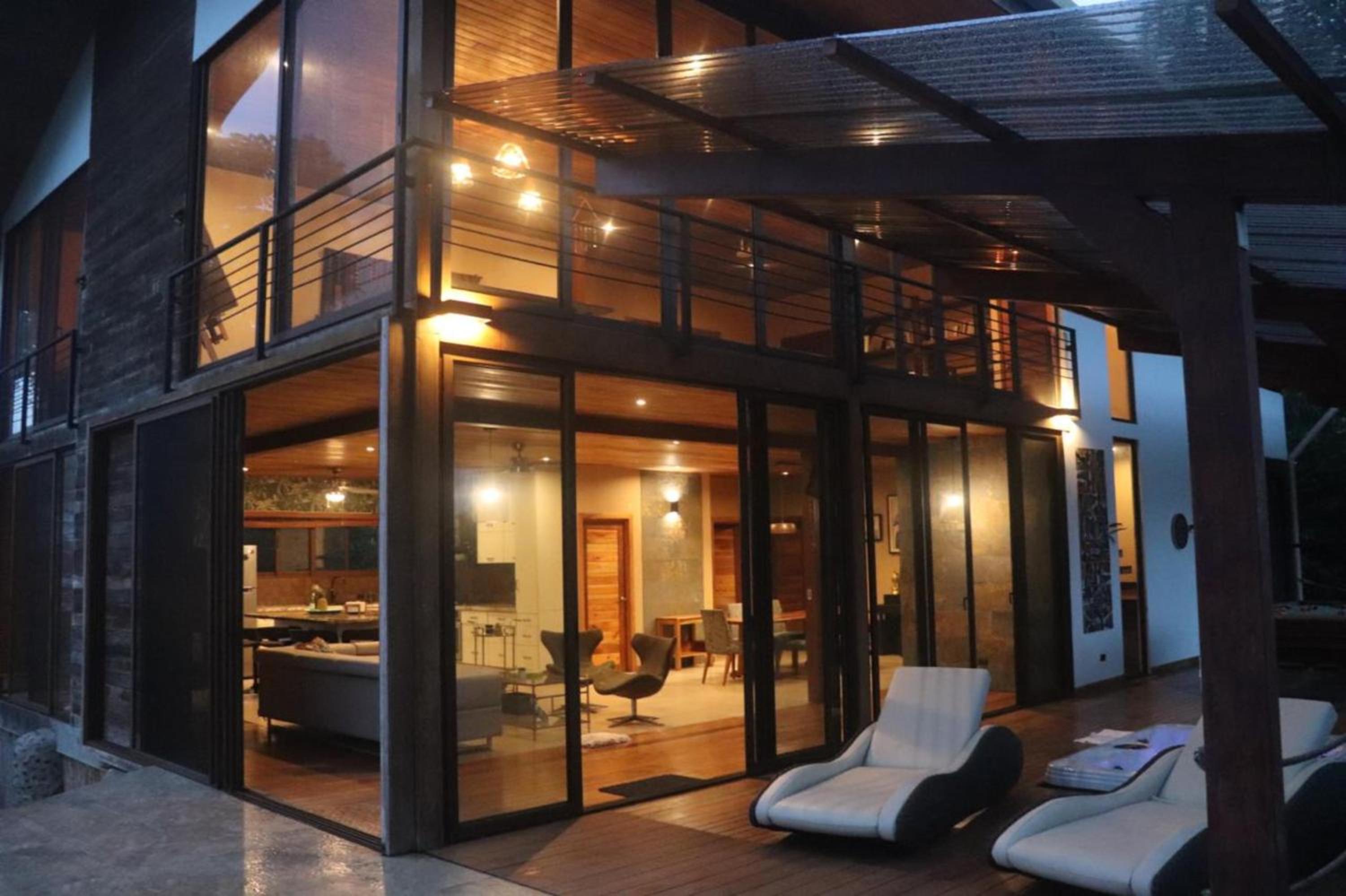 Corcovado Deluxe House-pool-jacuzzi-great views