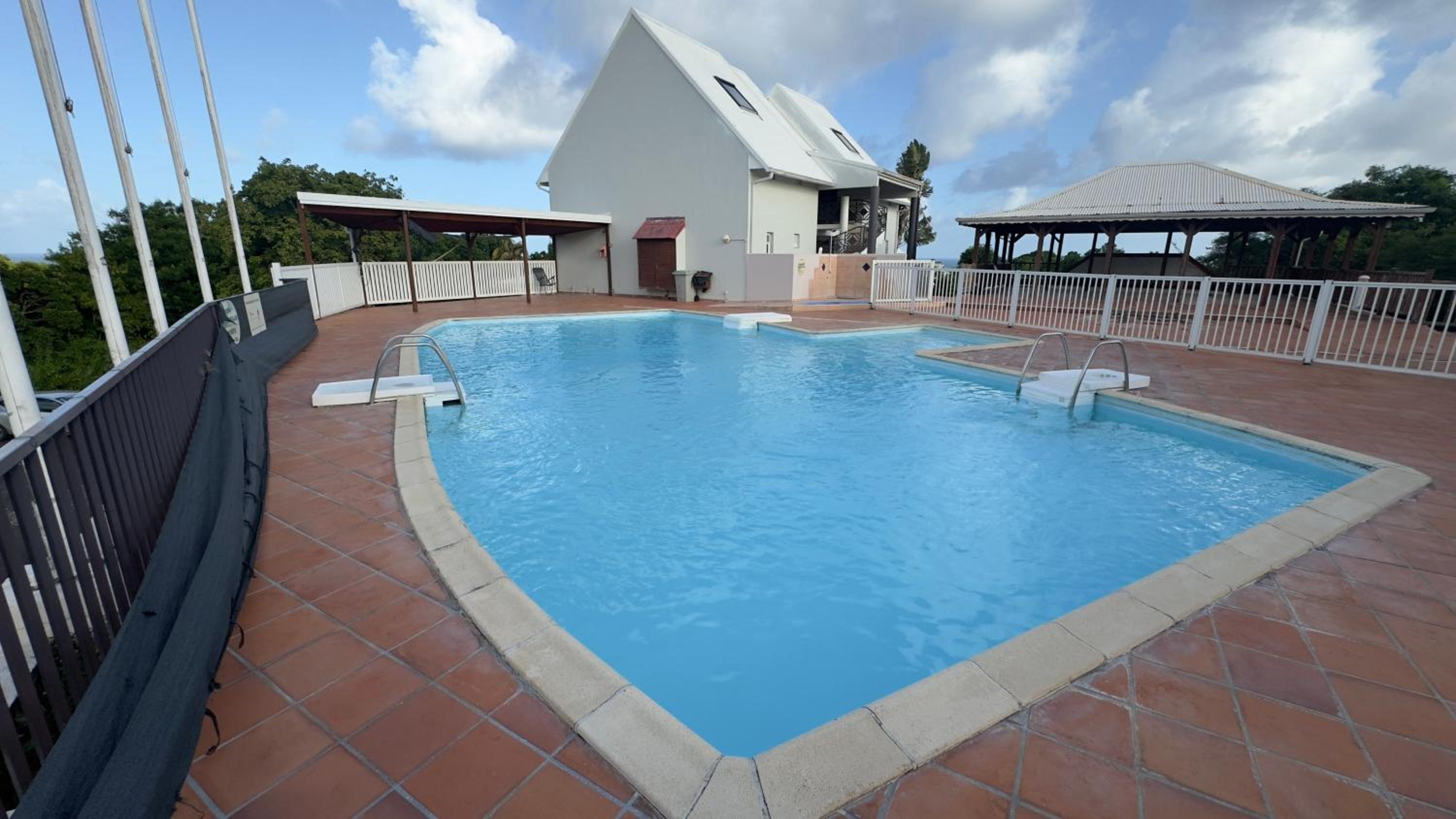 Duplex vue mer - piscine - 5 min des plages
