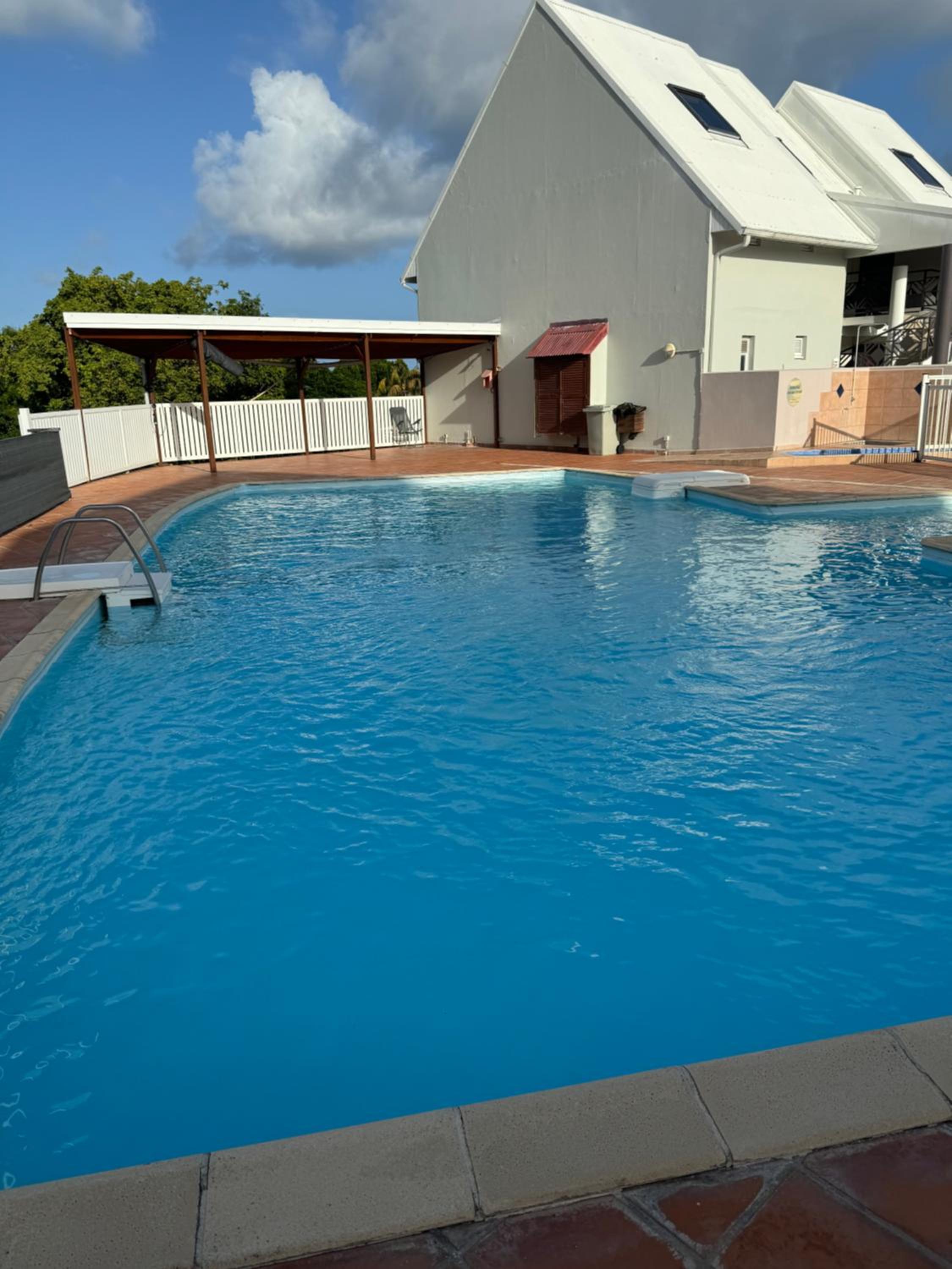 Duplex vue mer - piscine - 5 min des plages