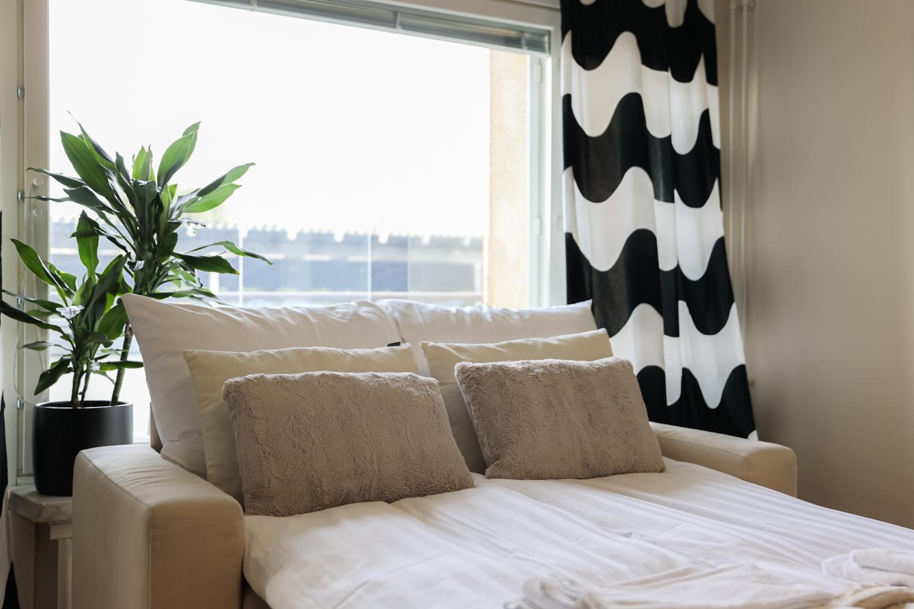 Cozy City Condo by BookLapland
