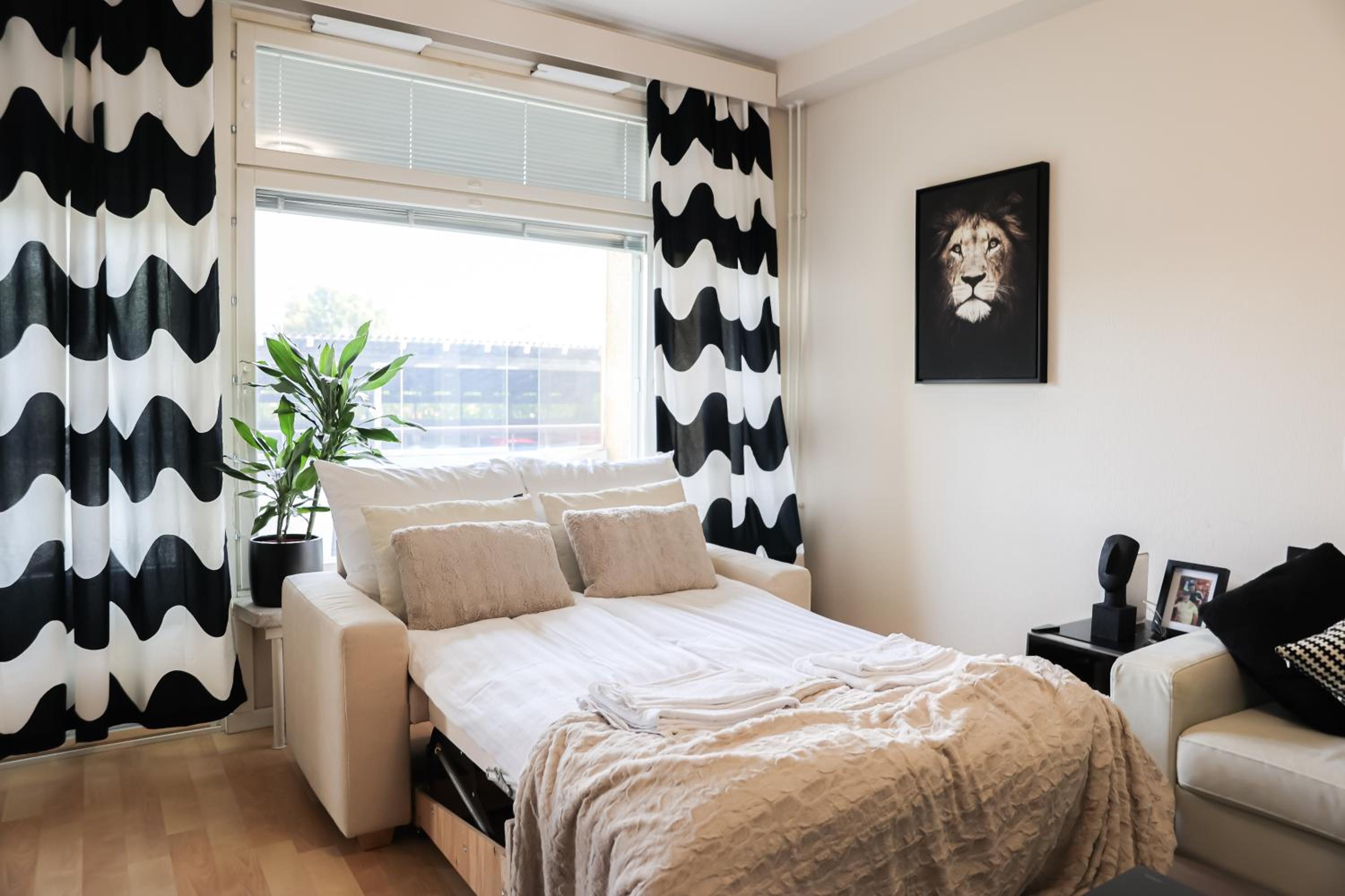 Cozy City Condo by BookLapland