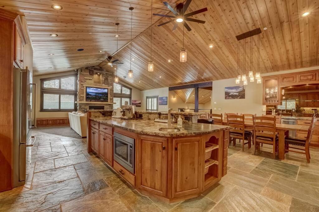 Navahoe Nest - Large Luxury Home w Hot Tub view 5