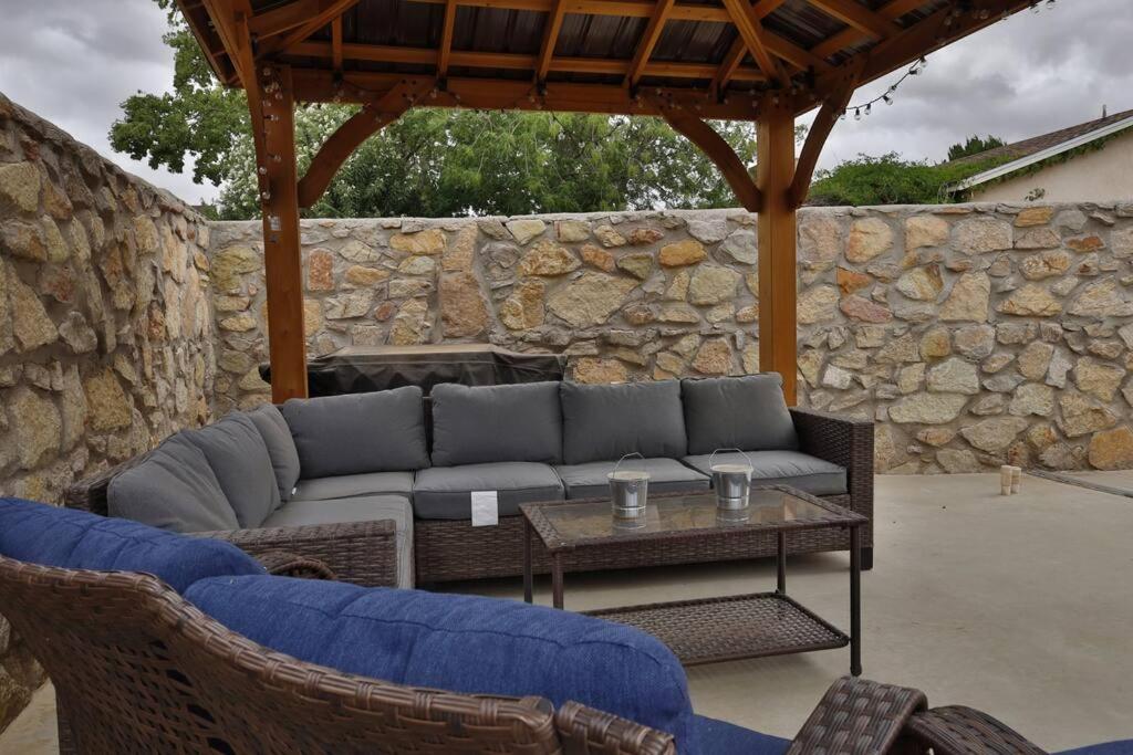Las Colinas House view 2