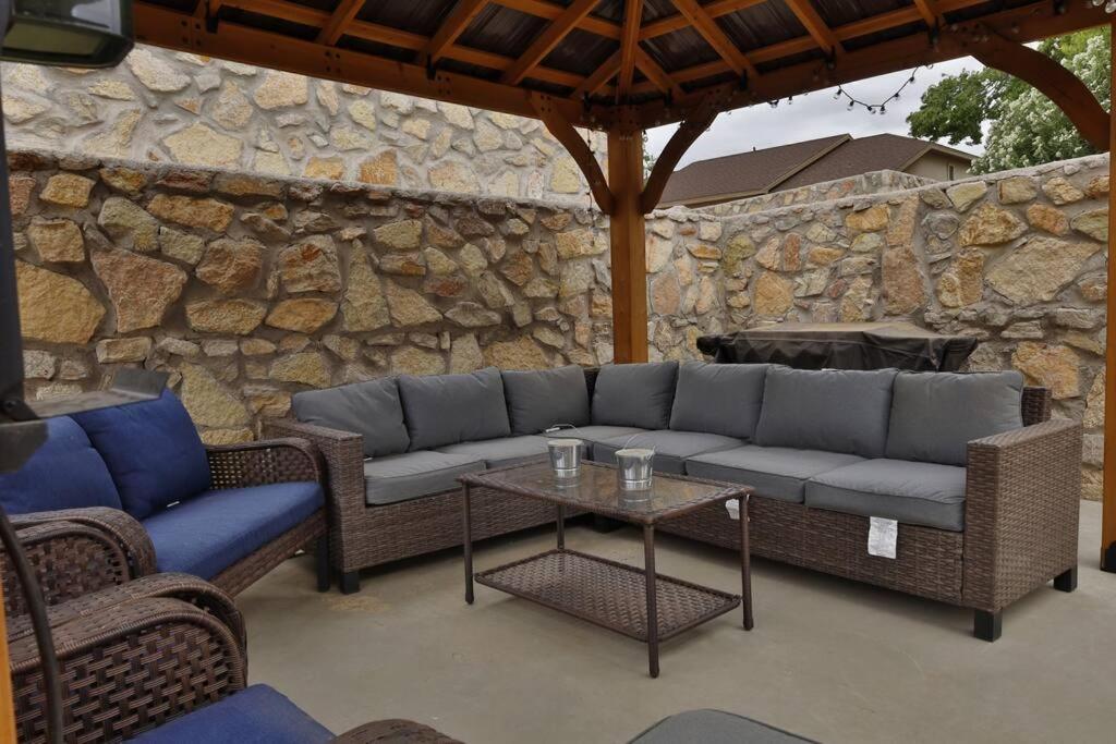 Las Colinas House view 4