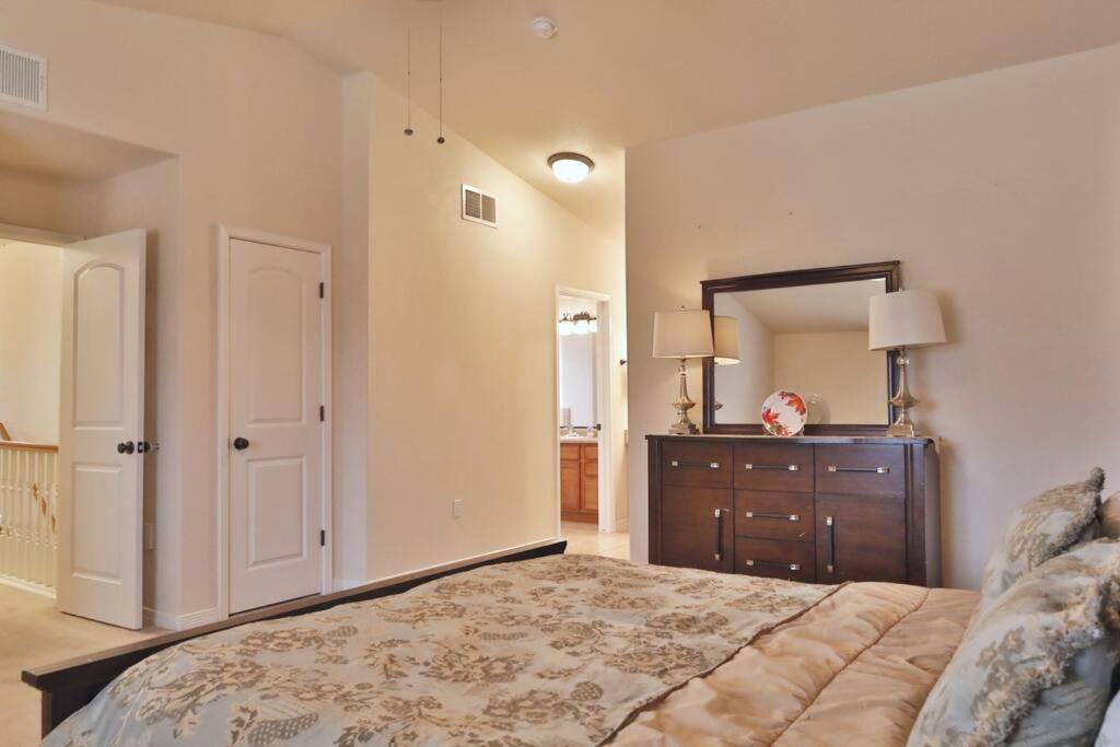 Las Colinas House view 5