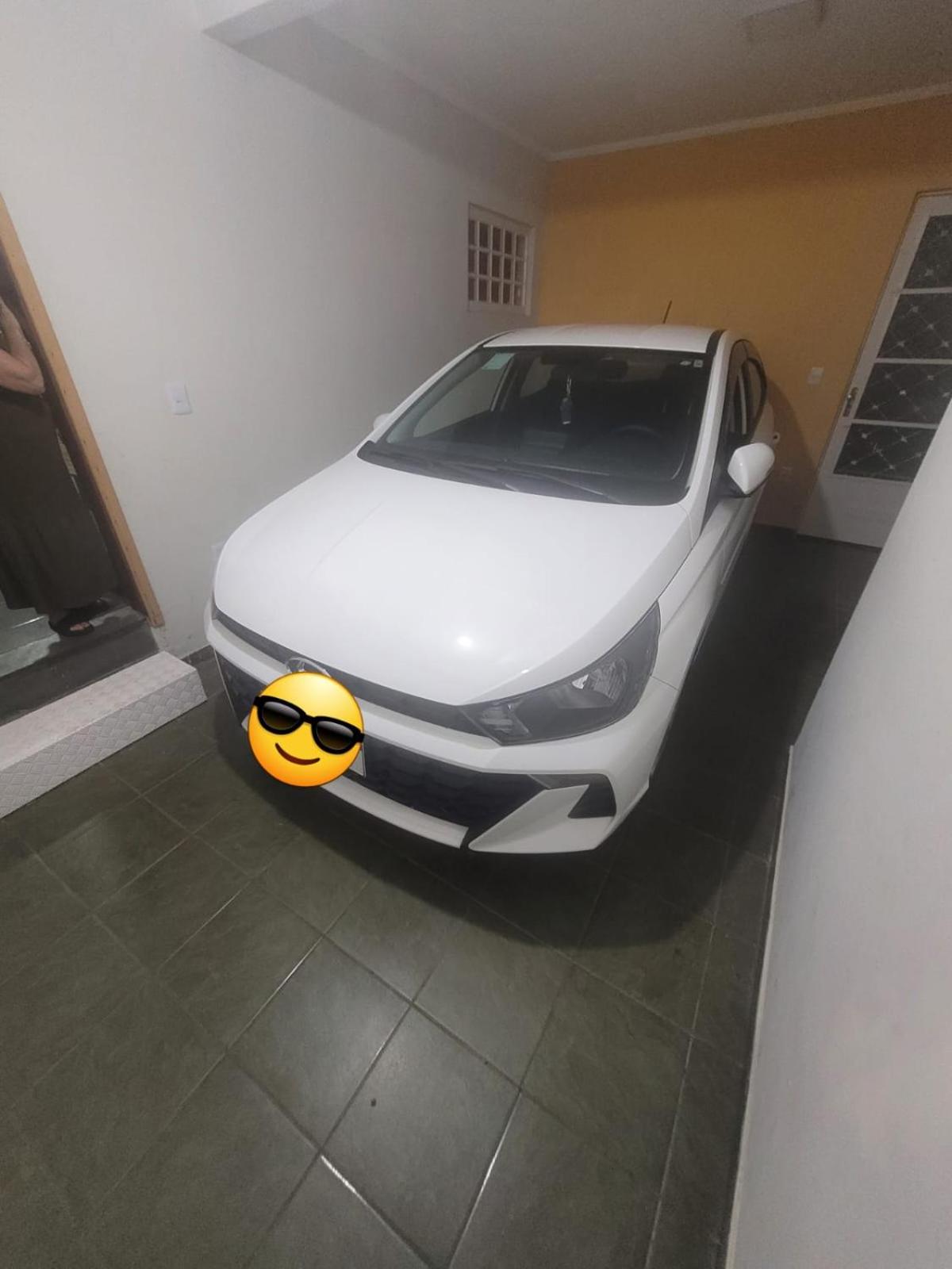 Casa com dois quartos,dois banheiros,sendo uma suíte,sala de estar cozinha e garagem