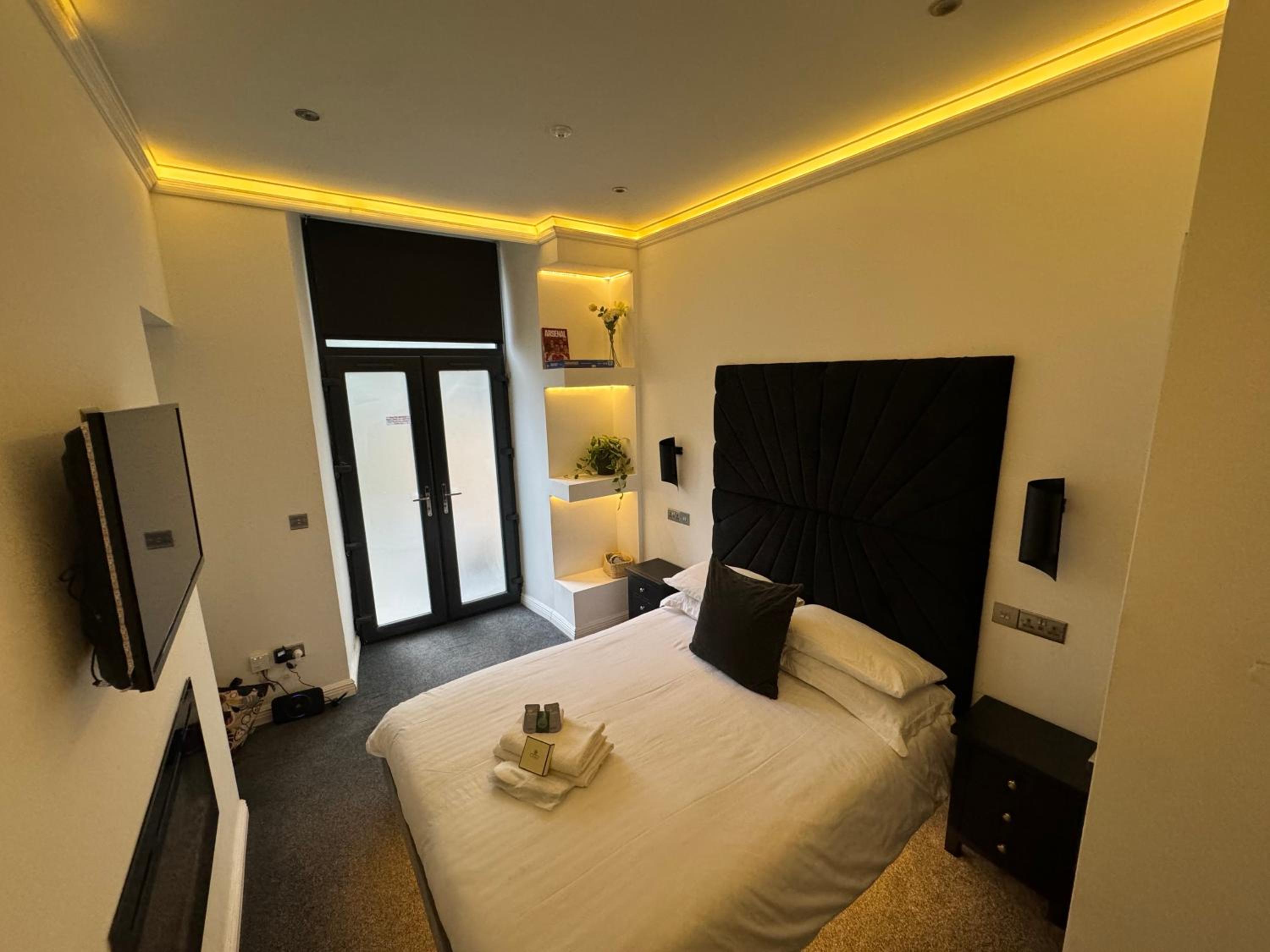 Stylish 2BR Apartment with Private Steam Room view 2