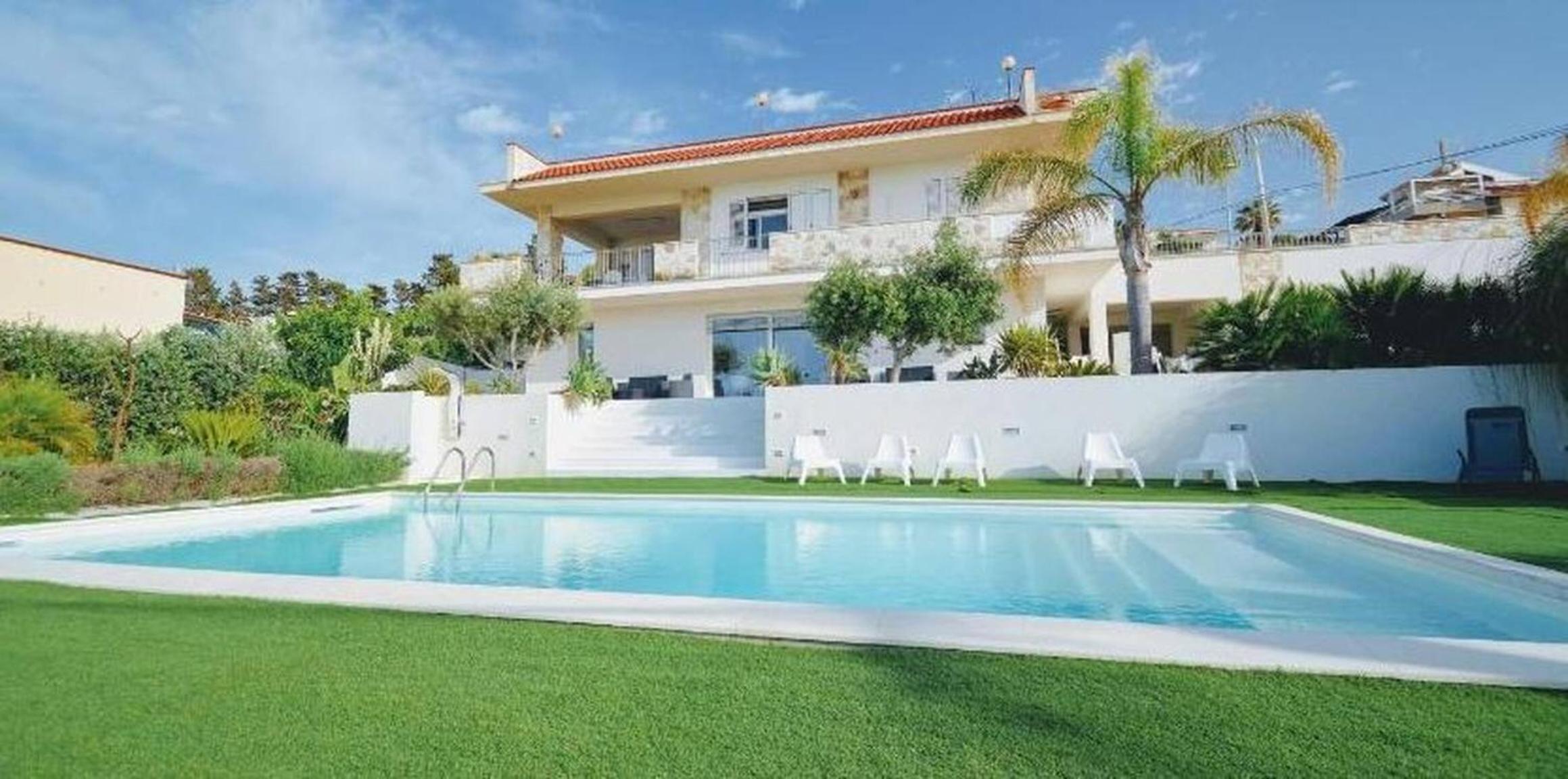 Villa Dwellings With Pool For Exclusive Use view 5