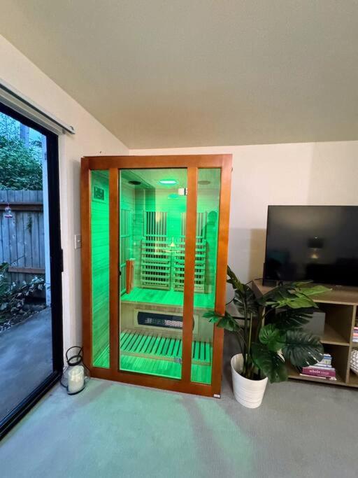 Seattle Vacations - Cedar Heights w sauna n bonfire - Property Image 3