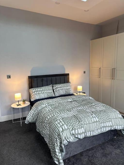 House in Manchester-Onsite Host