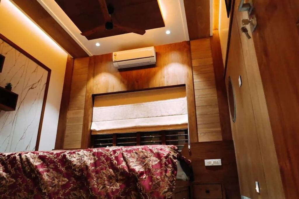 Luxurious 5000 SQFT Mansion with Modern Comforts And Spacious Elegance view 4