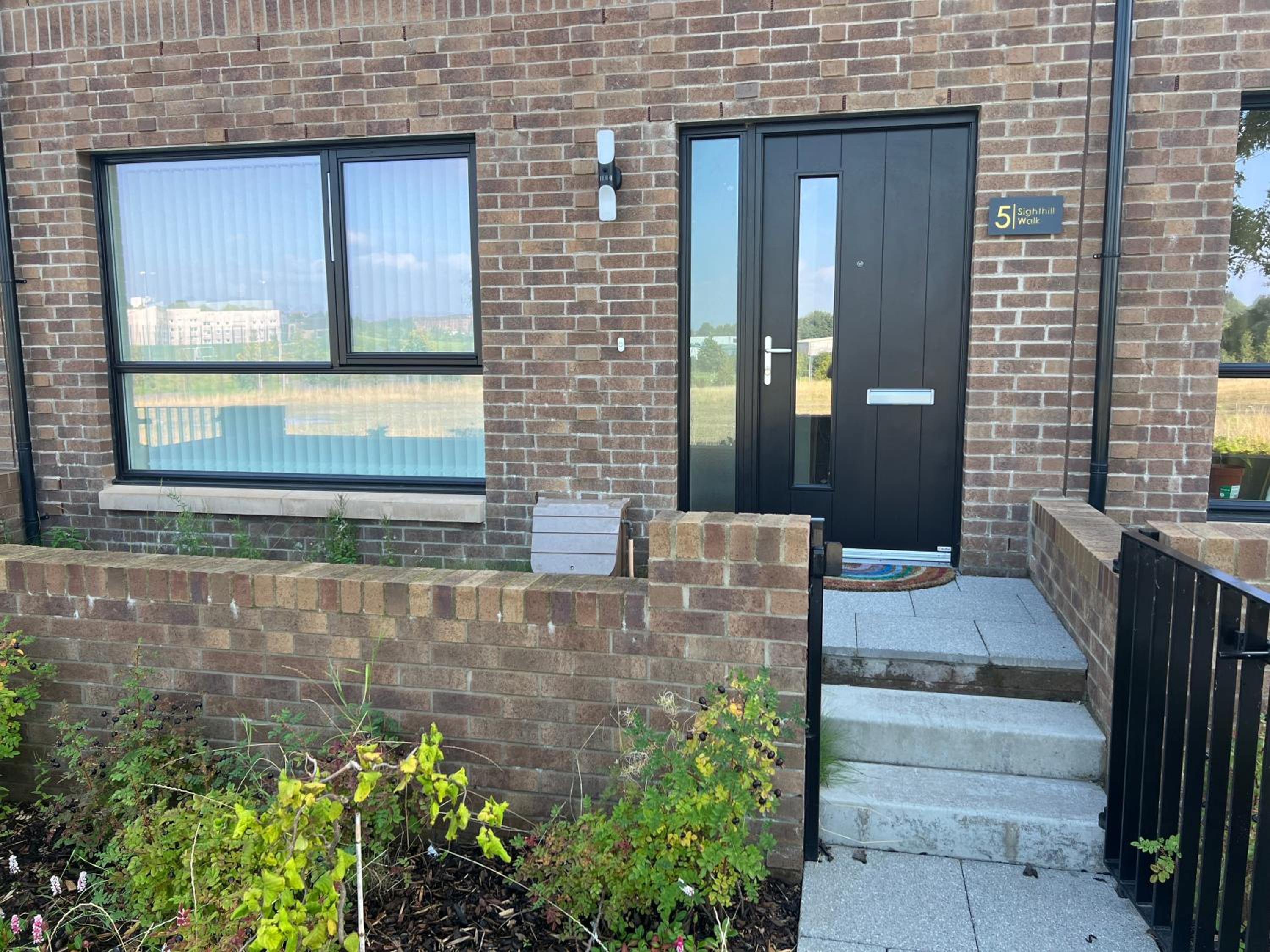 Wee Townhouse, 2 Beds in Glasgow view 2