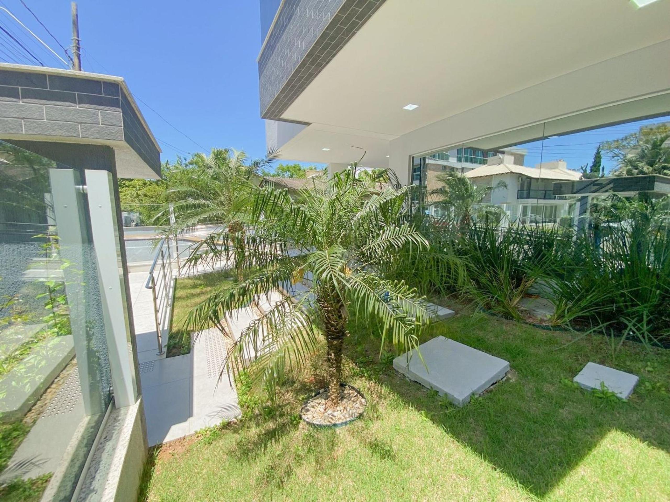 150m da Praia de Jurere - Excelente Apartamento