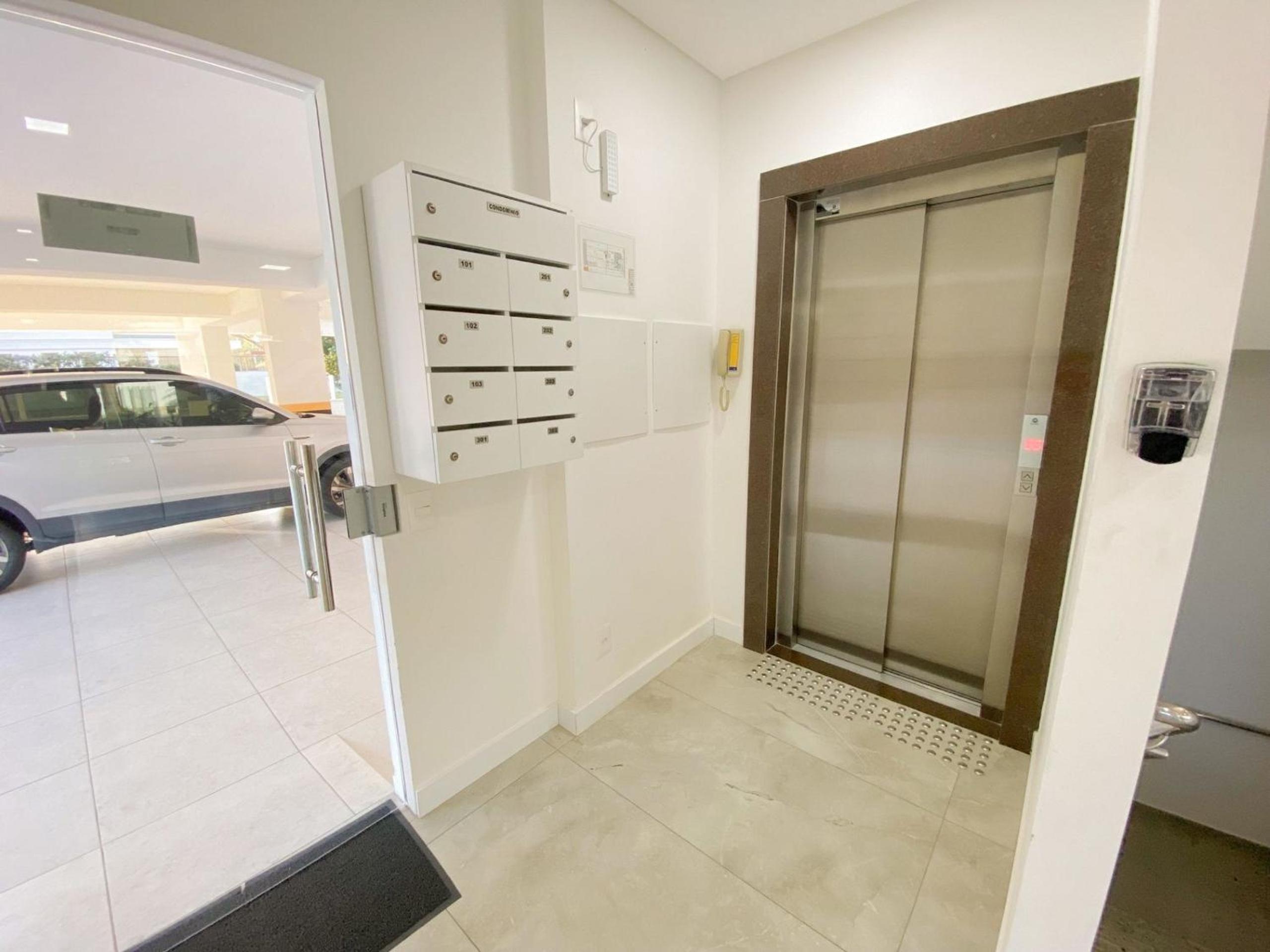 150m da Praia de Jurere - Excelente Apartamento