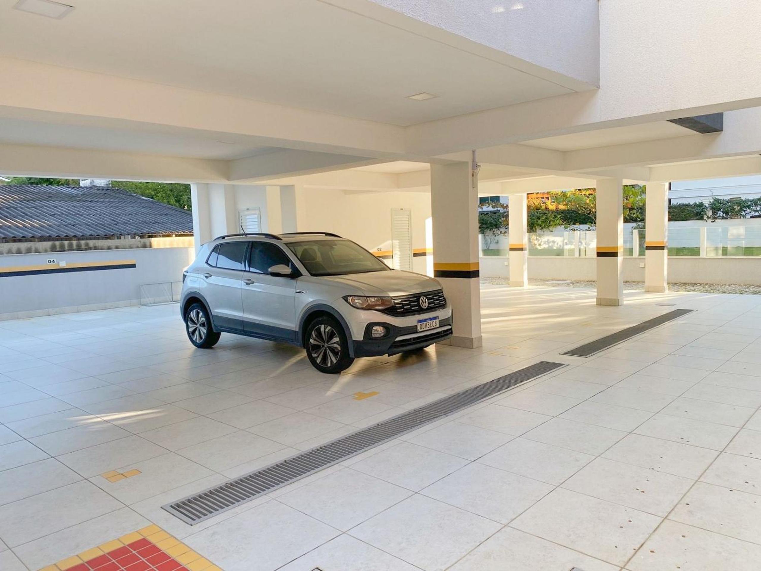 150m da Praia de Jurere - Excelente Apartamento