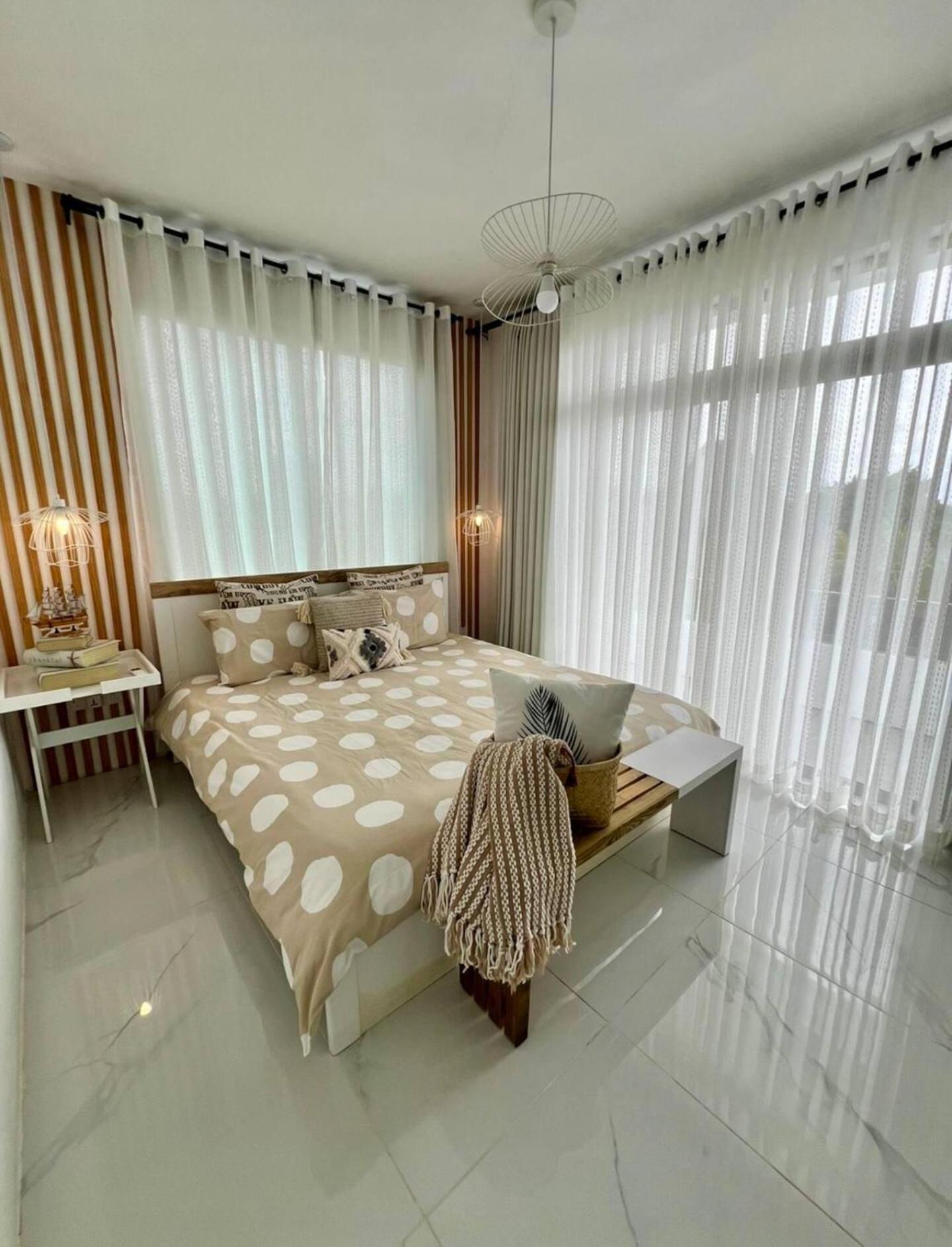 Apt - Sleeps 4 - Balcony - Pool - Parking view 5