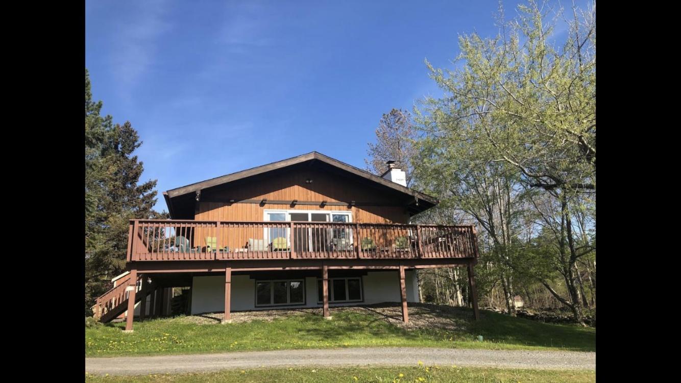 Beautiful Windham Chalet 2 minutes to the Mountain view 2