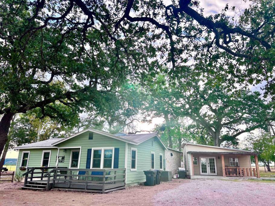Hotel Little Haus on the Farm with a Hot Tub - Image 1