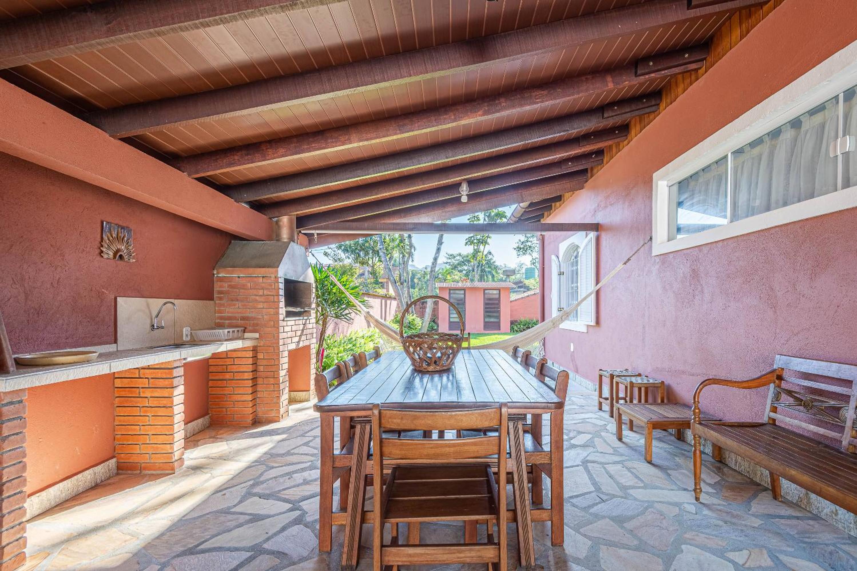 4 dorm com piscina a 350 m de Camburizinho