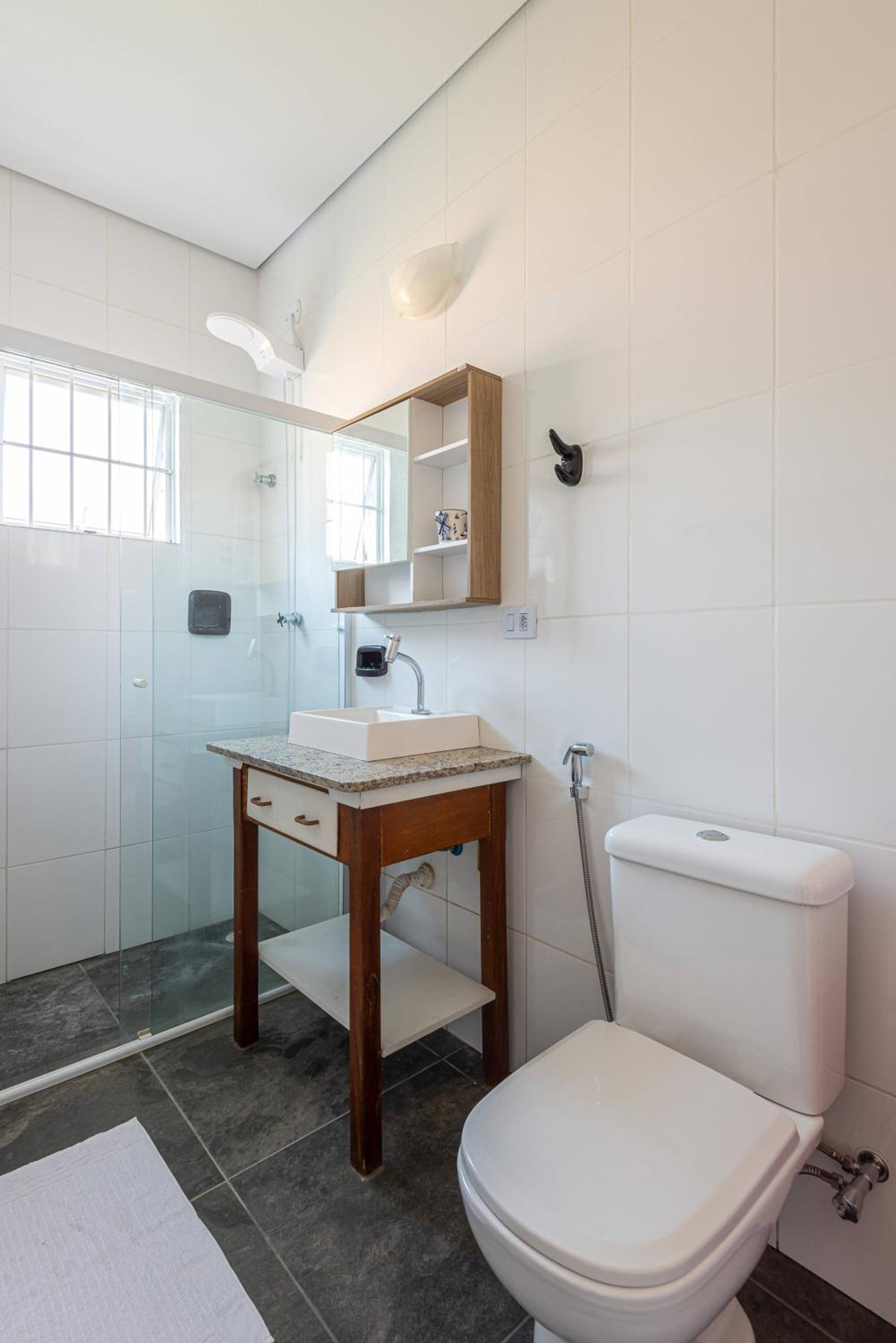4 dorm com piscina a 350 m de Camburizinho