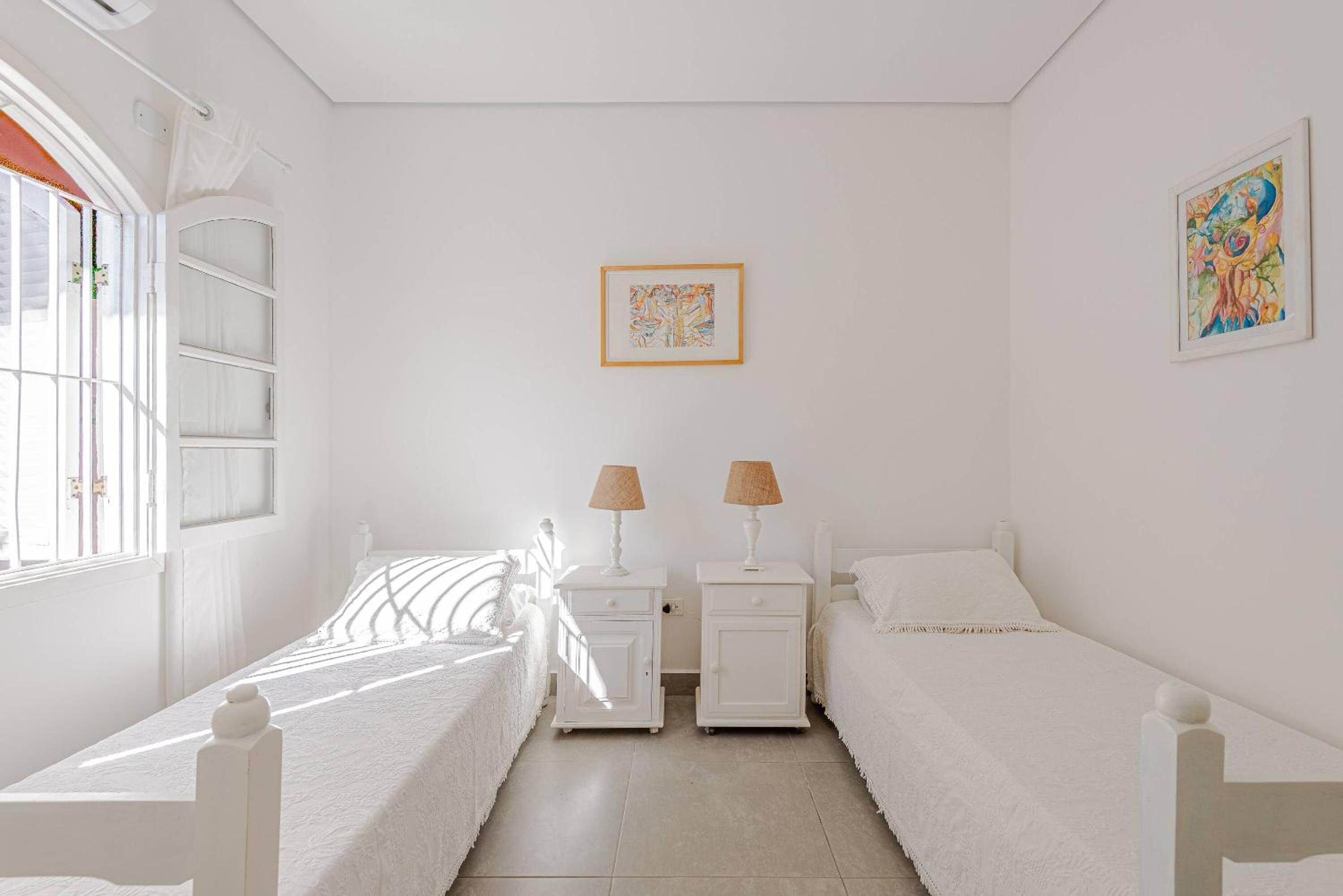 4 dorm com piscina a 350 m de Camburizinho