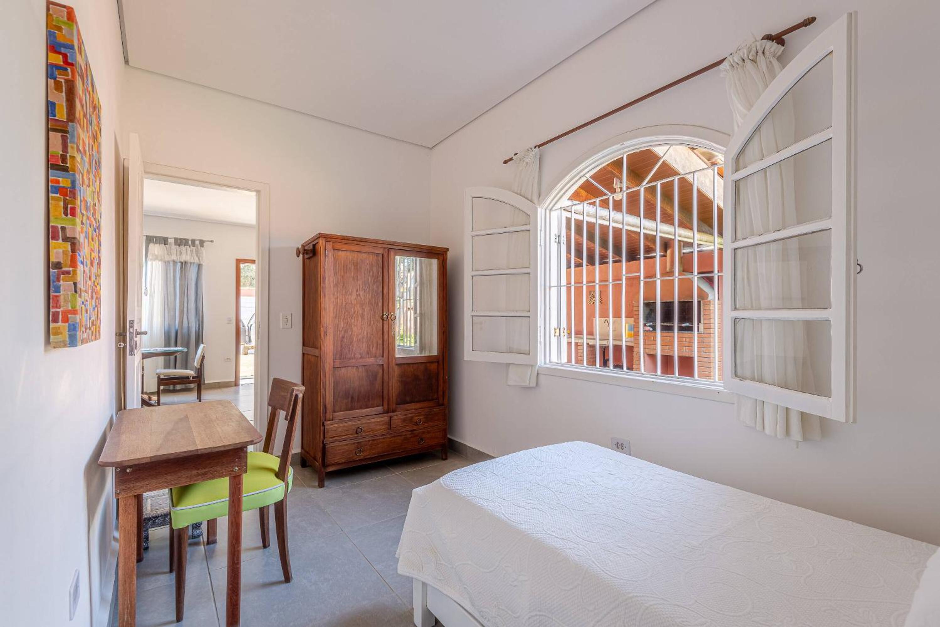4 dorm com piscina a 350 m de Camburizinho