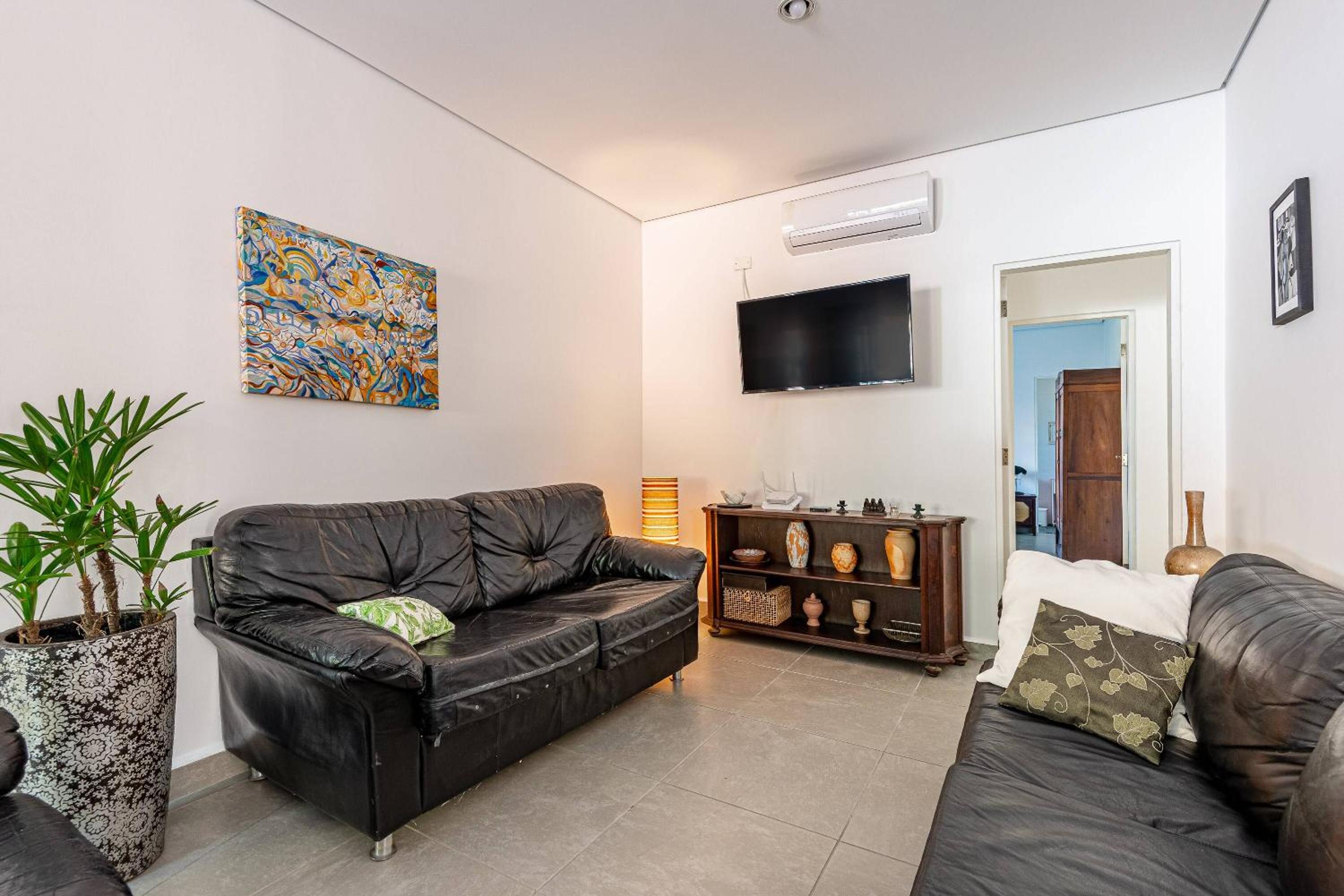 4 dorm com piscina a 350 m de Camburizinho
