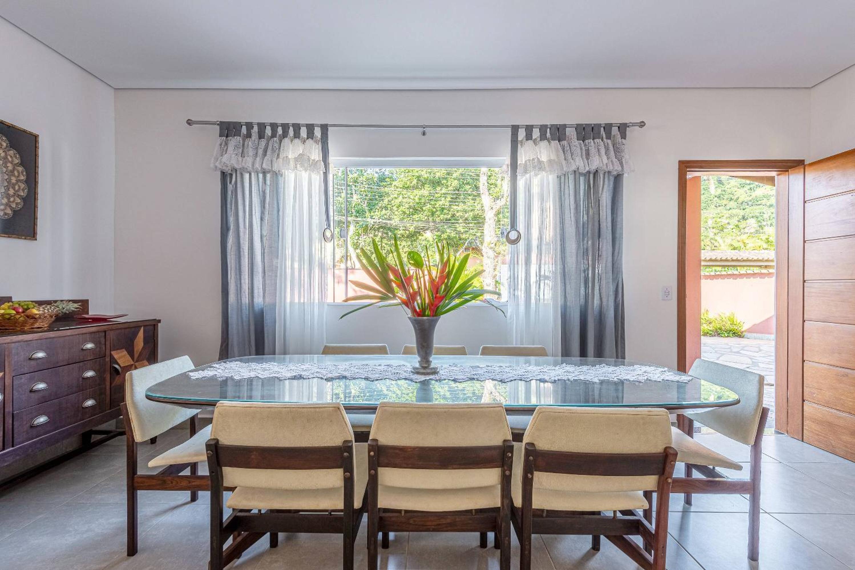 4 dorm com piscina a 350 m de Camburizinho