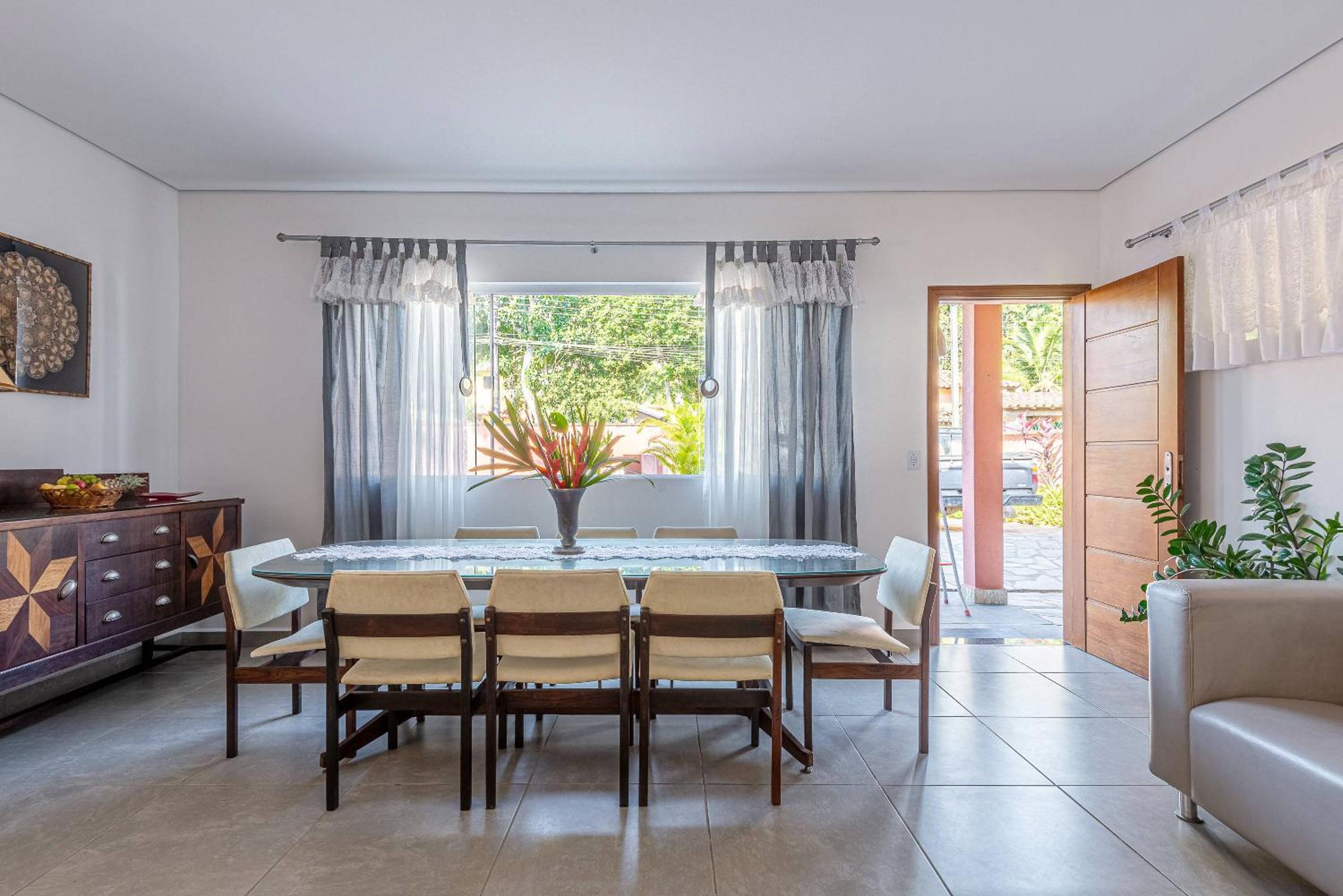 4 dorm com piscina a 350 m de Camburizinho