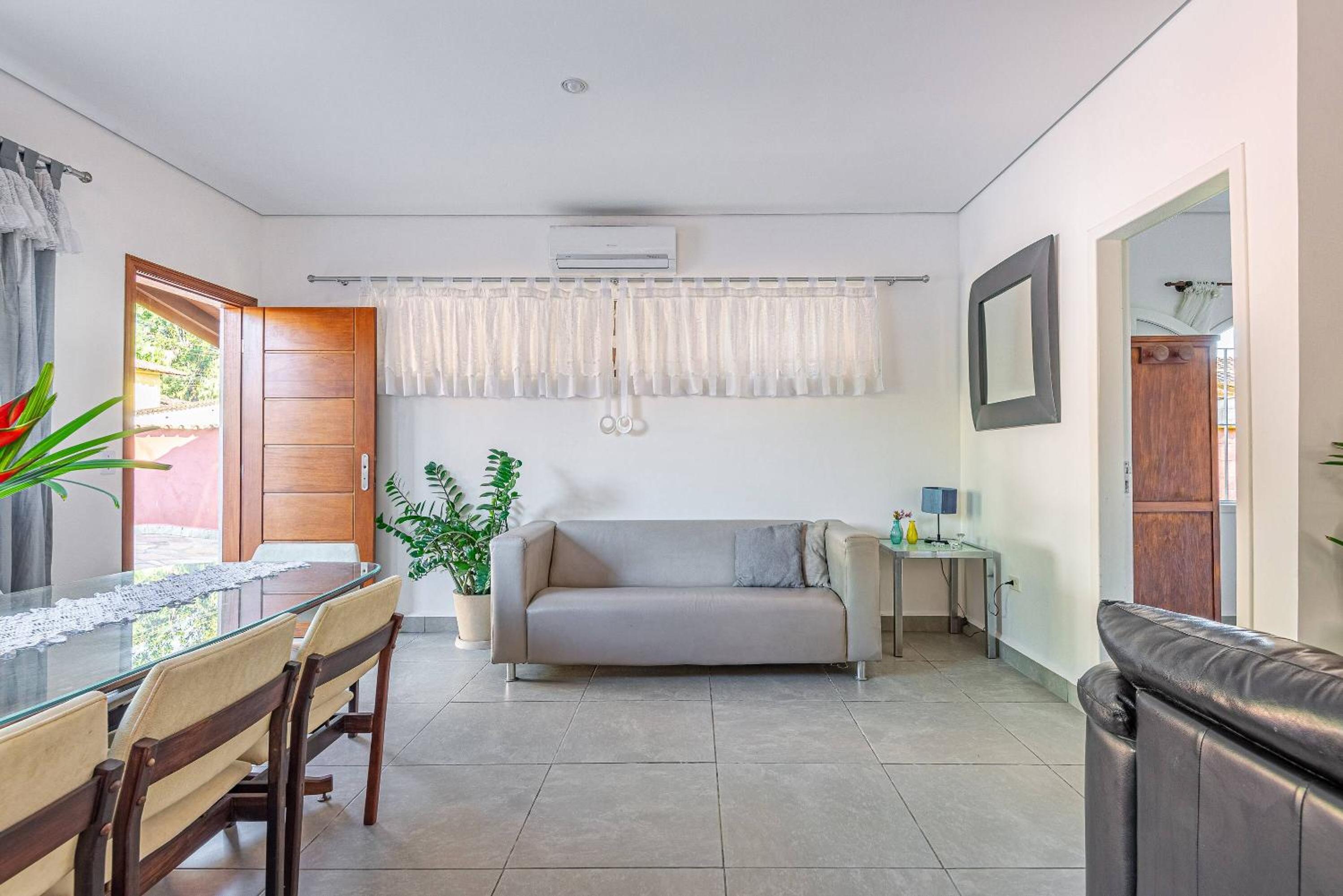 4 dorm com piscina a 350 m de Camburizinho