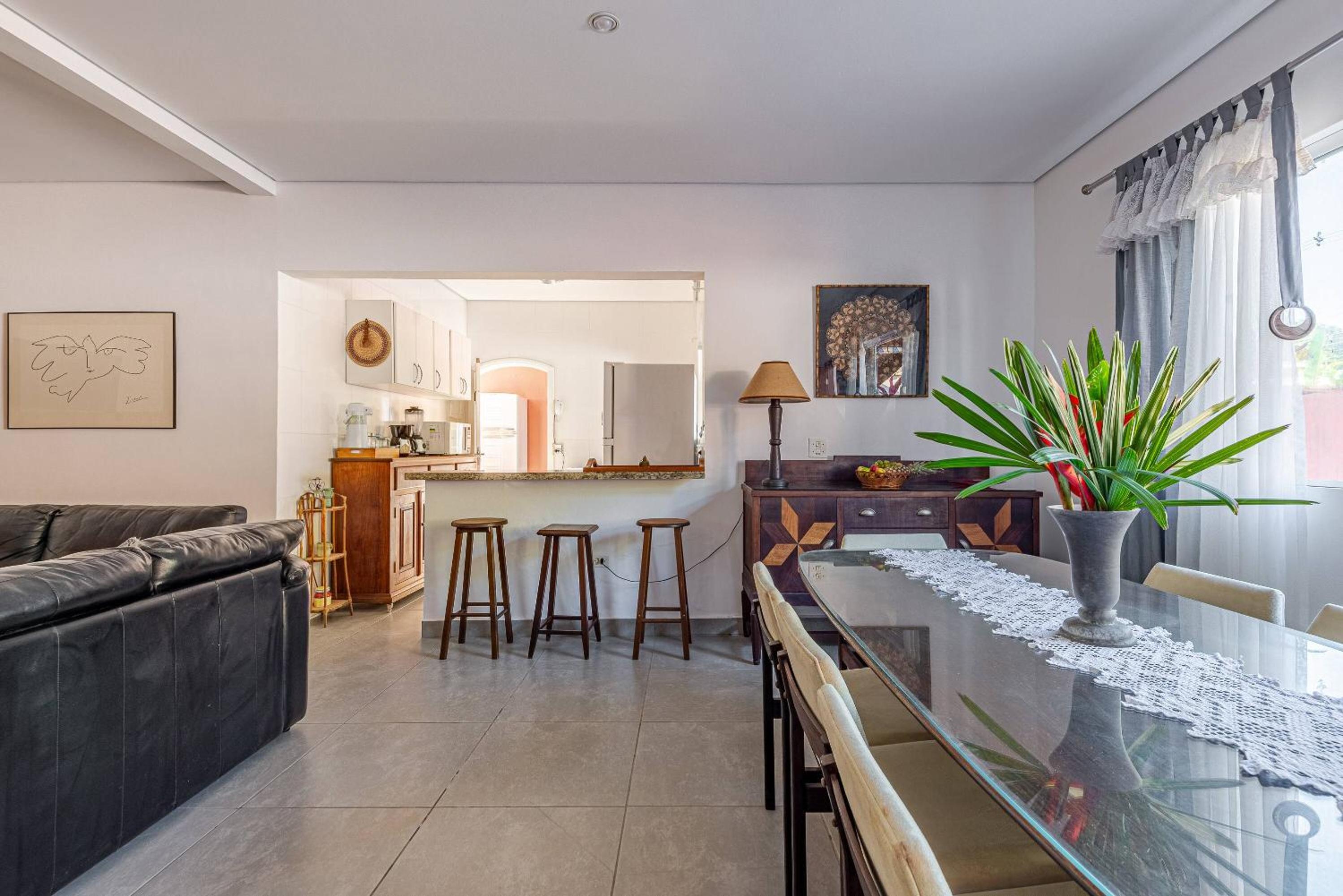 4 dorm com piscina a 350 m de Camburizinho