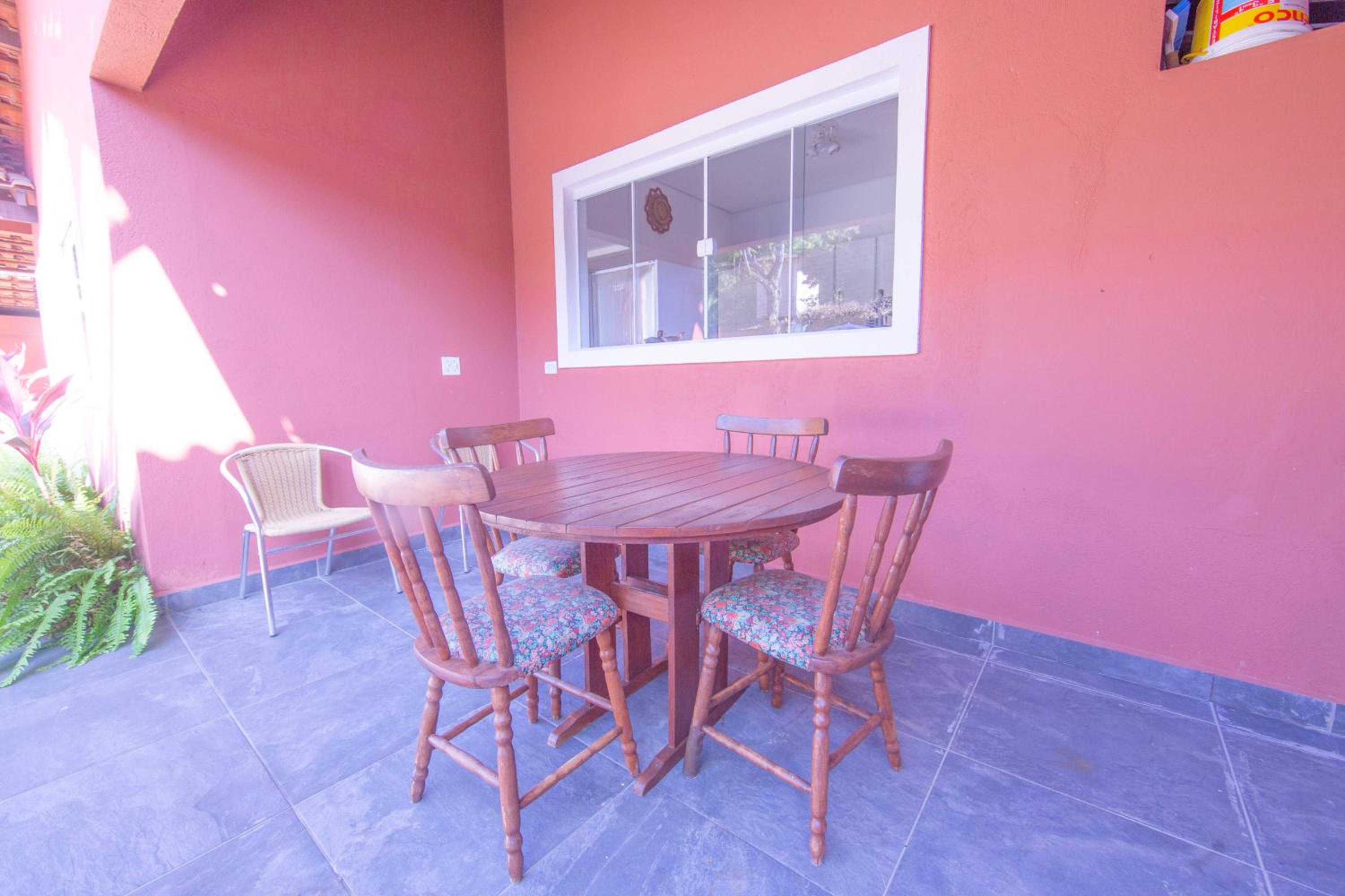 4 dorm com piscina a 350 m de Camburizinho