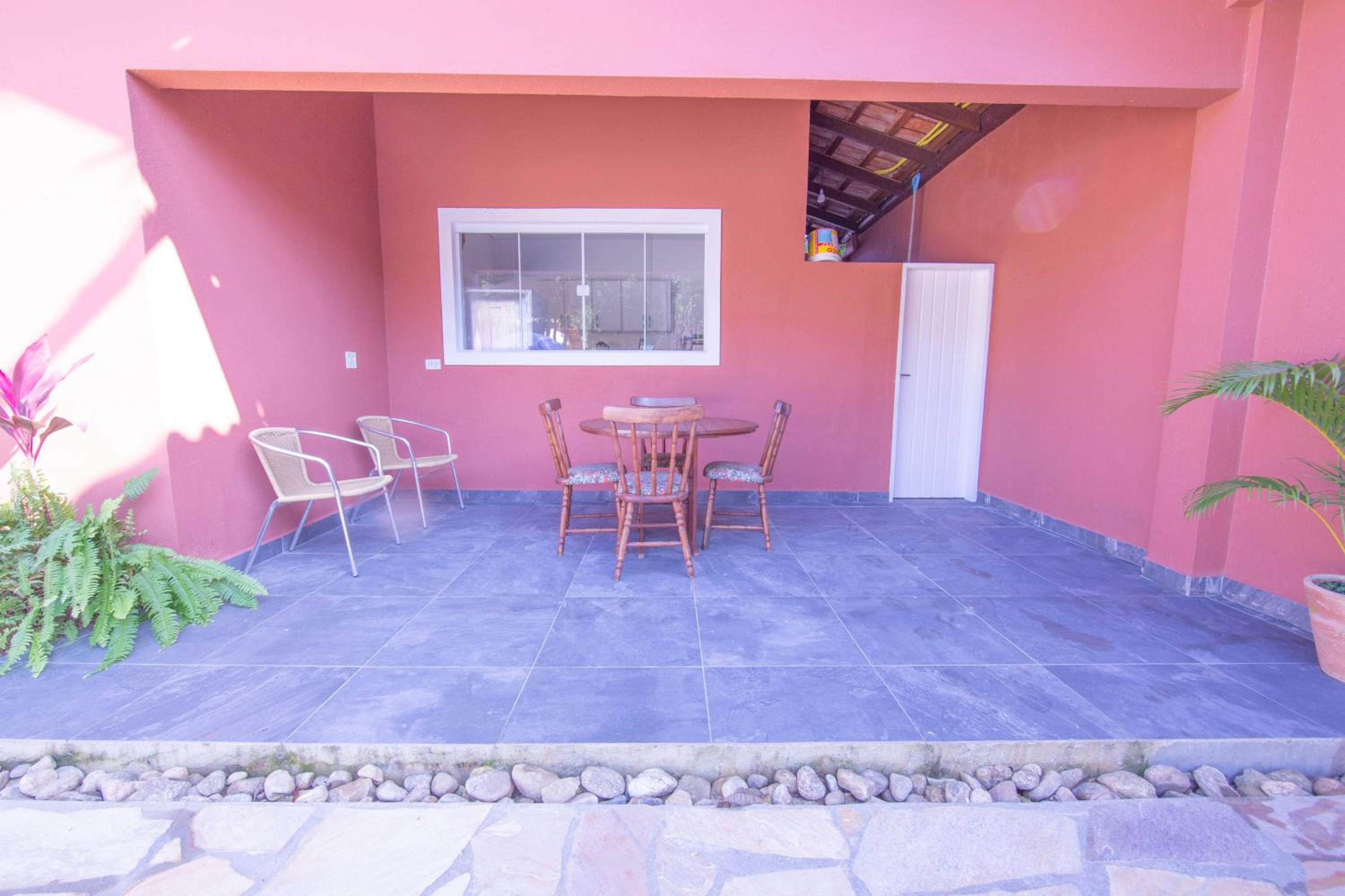4 dorm com piscina a 350 m de Camburizinho