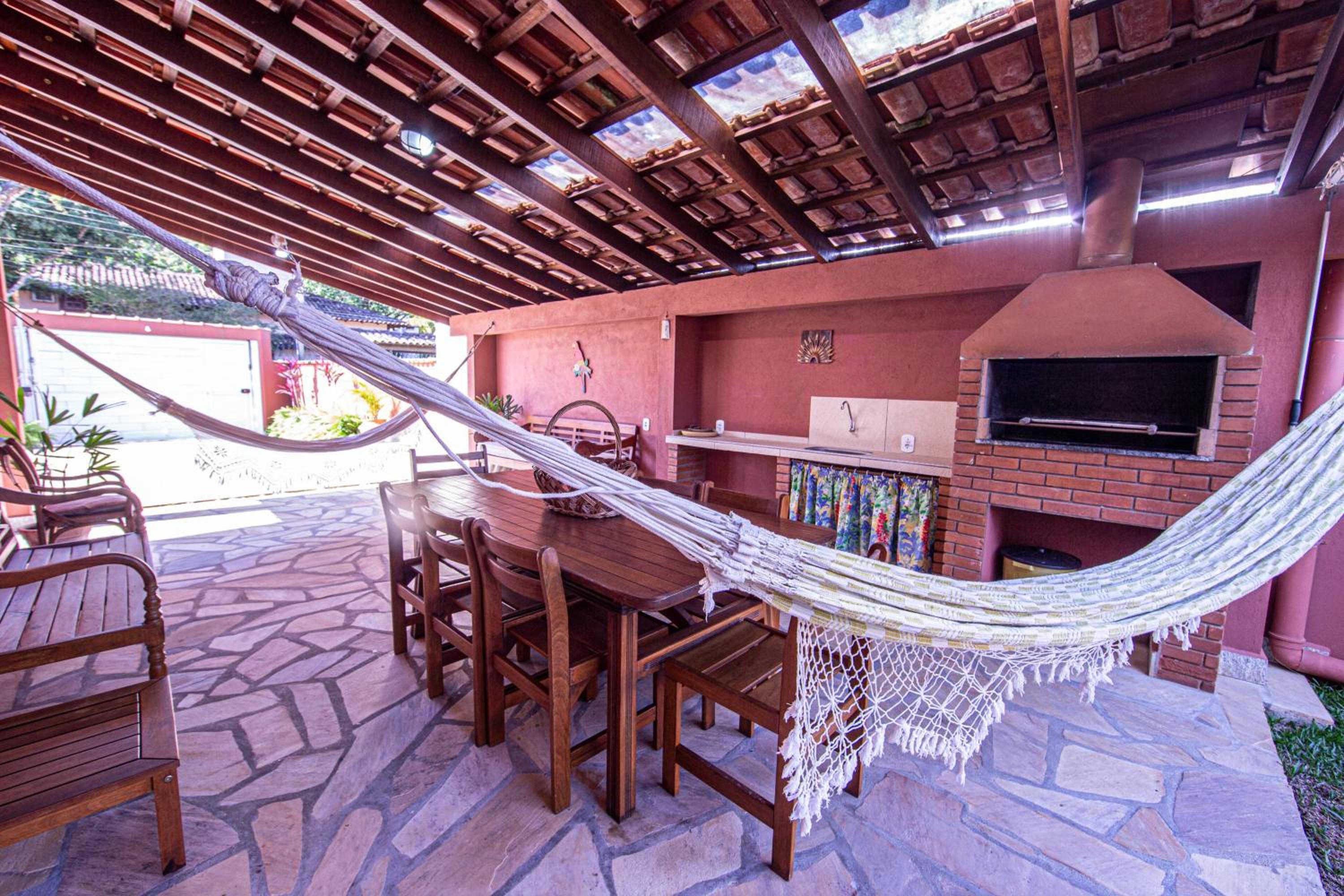 4 dorm com piscina a 350 m de Camburizinho
