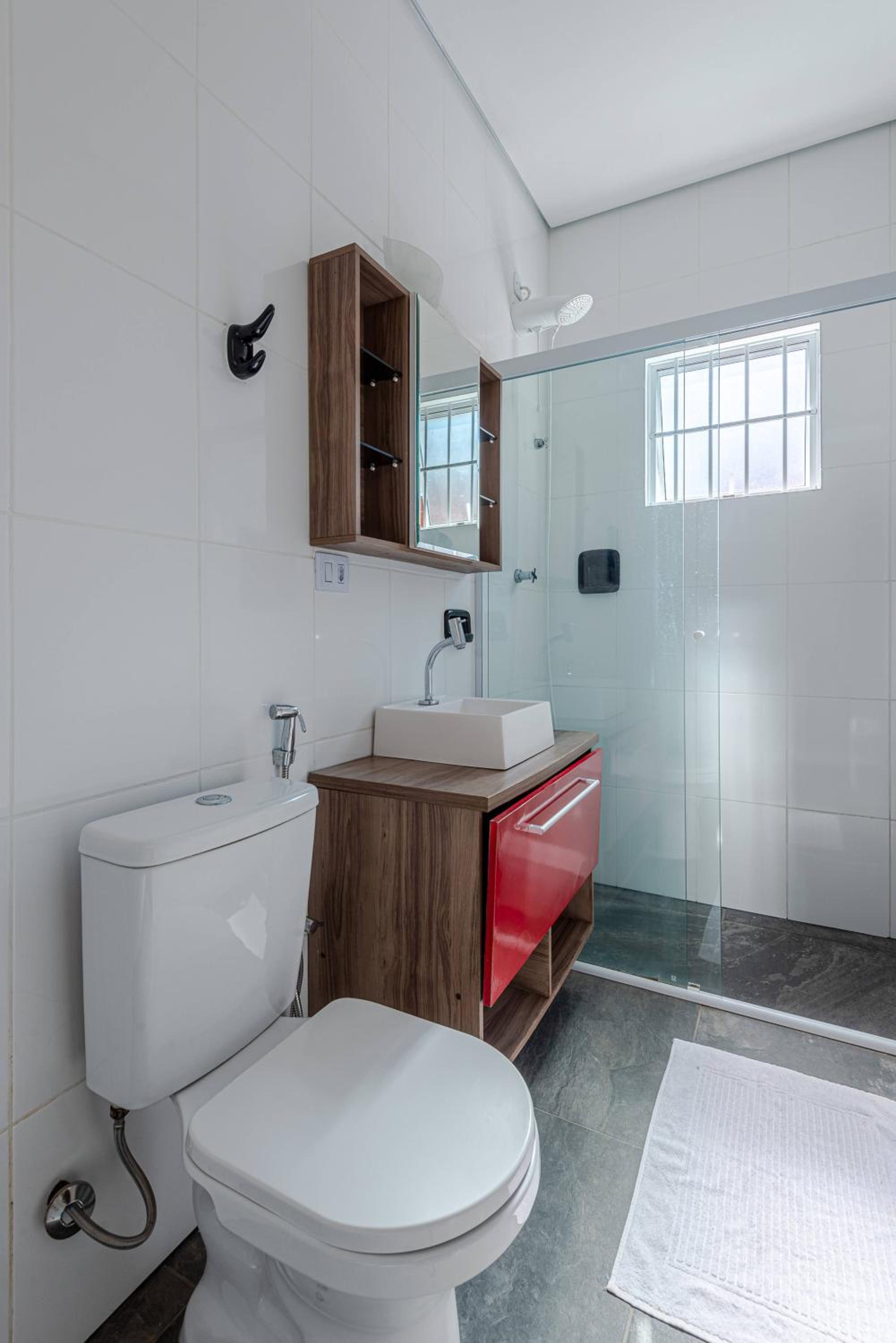4 dorm com piscina a 350 m de Camburizinho