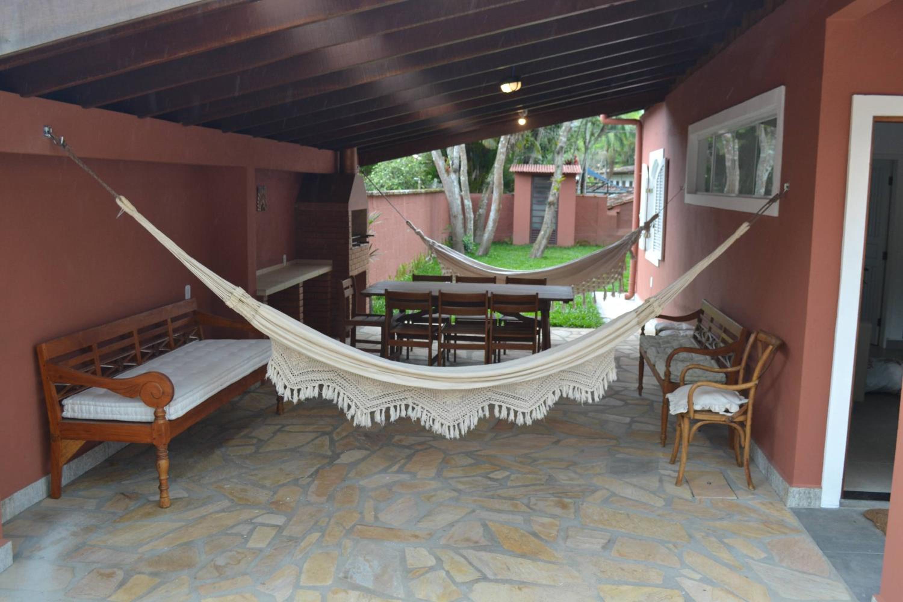 4 dorm com piscina a 350 m de Camburizinho