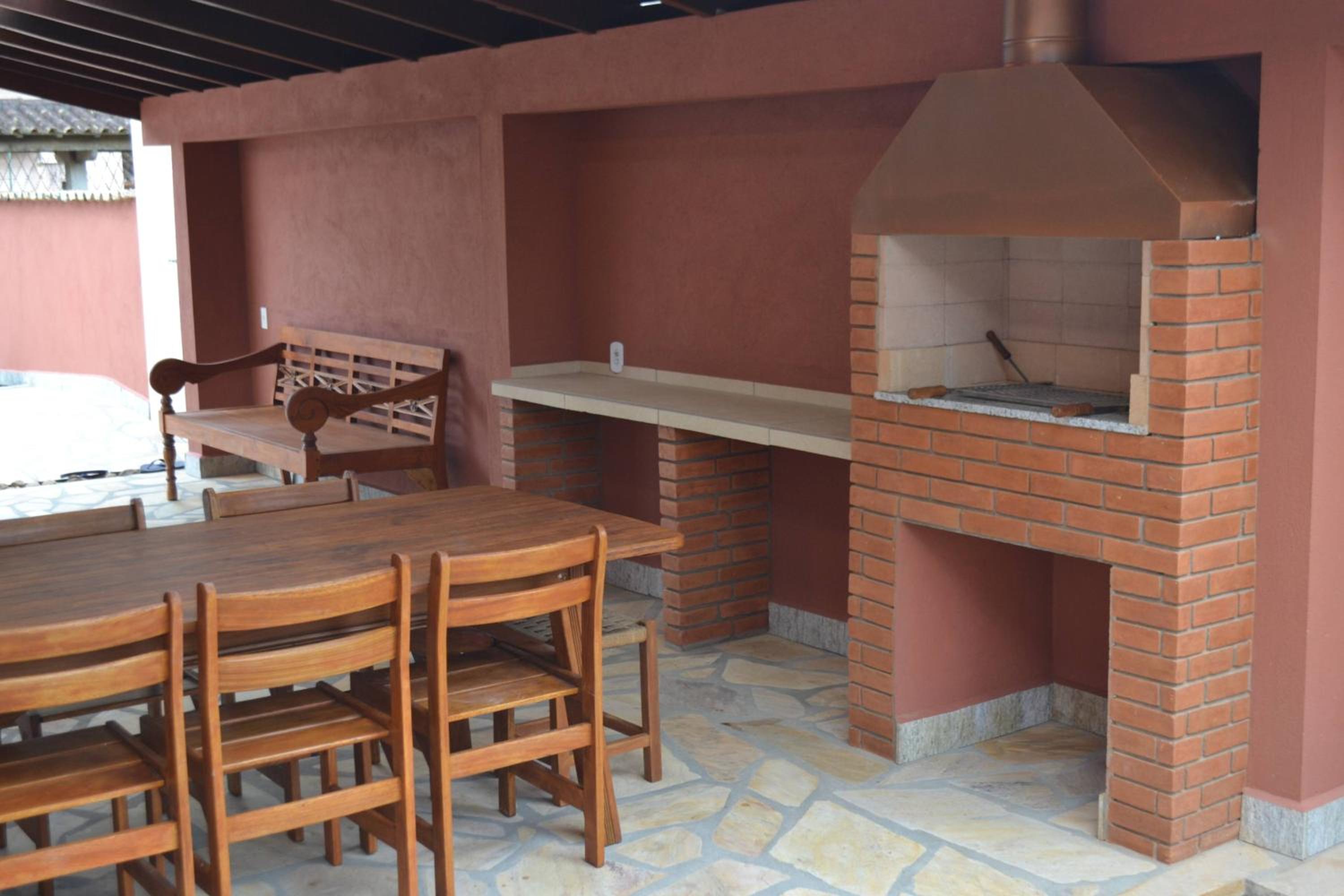 4 dorm com piscina a 350 m de Camburizinho