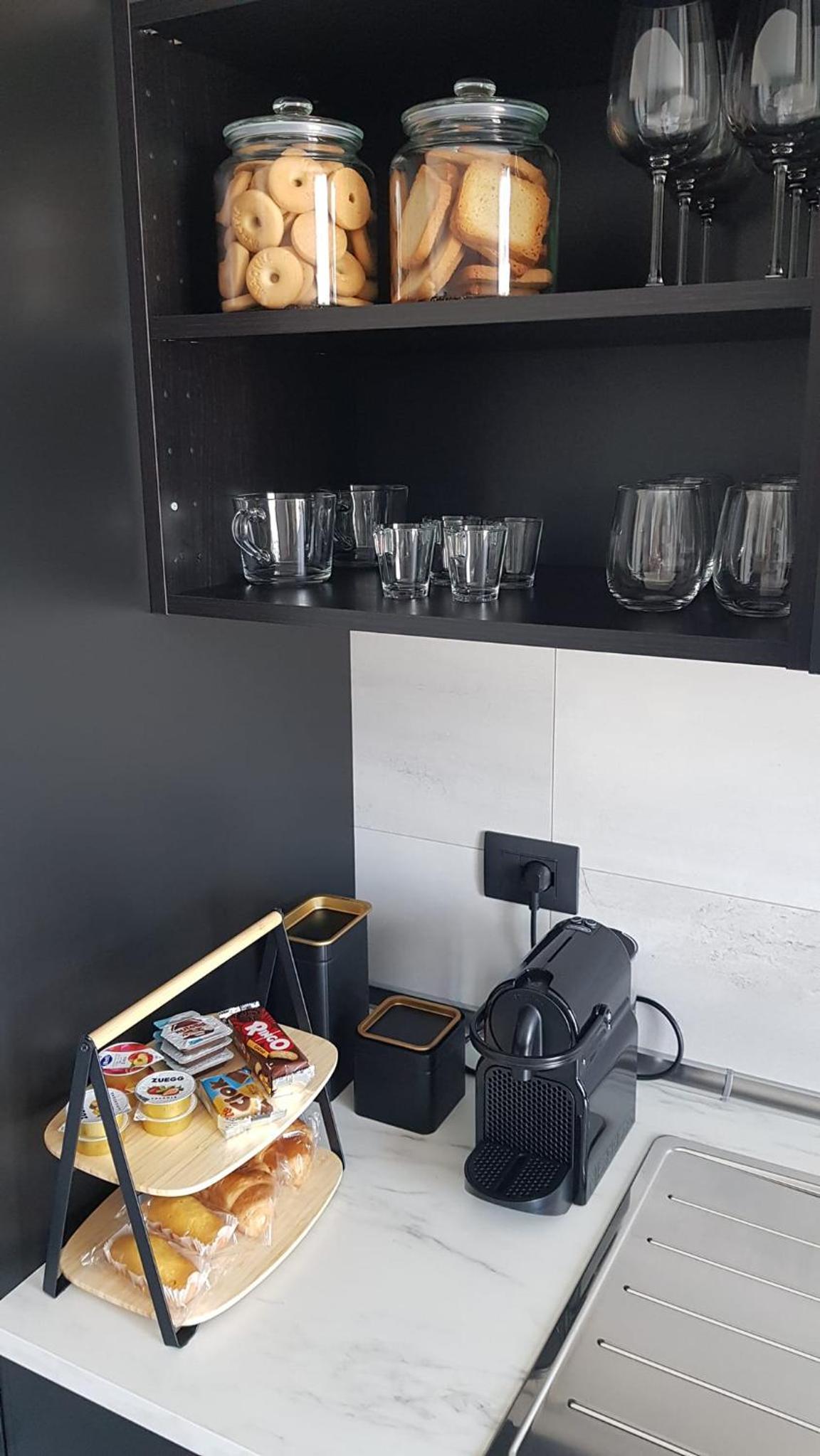 Black and White B&B Urgnano view 3