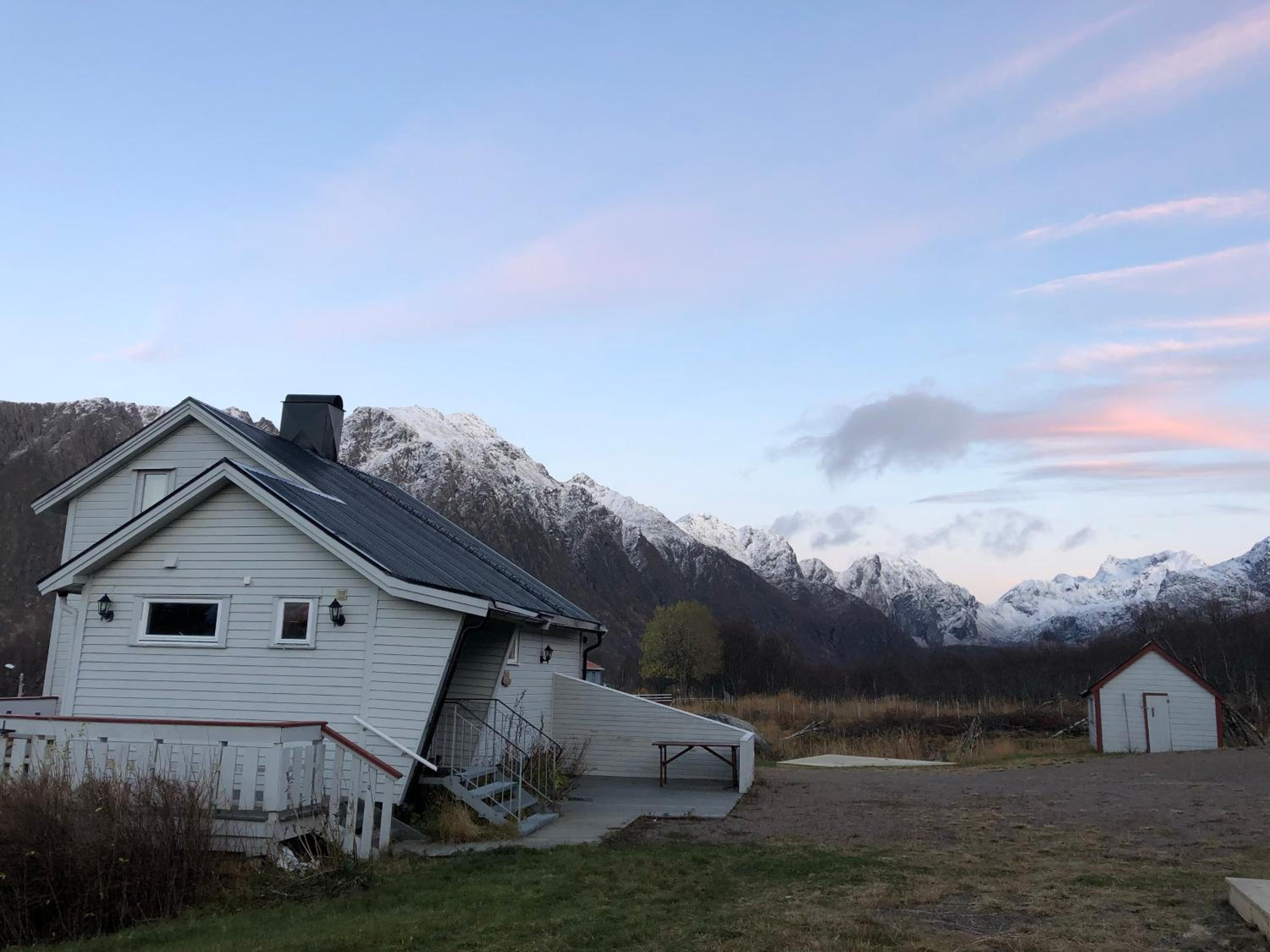 Cozy small house with amazing view view 4
