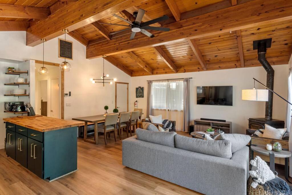 Lake Tahoe Vacations - Guadalupe Getaway - Pets - Hot Tub - AC - Property Image 4