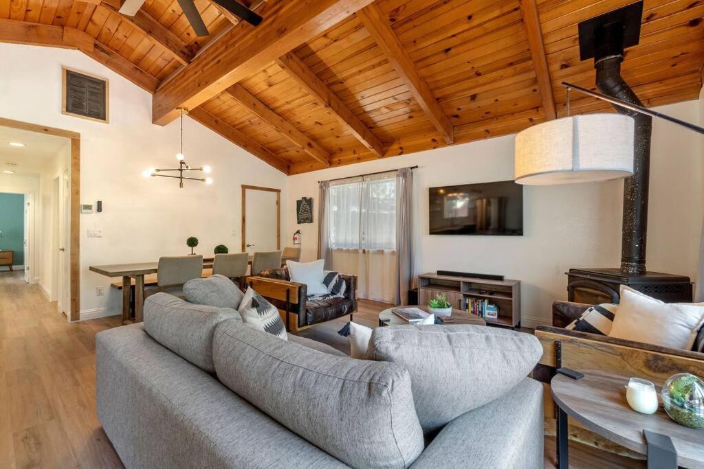 Lake Tahoe Vacations - Guadalupe Getaway - Pets - Hot Tub - AC - Property Image 7