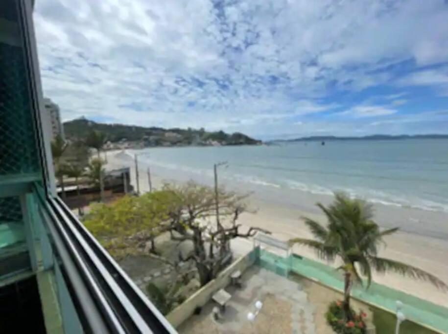 Ap pé na areia itapema frente mar