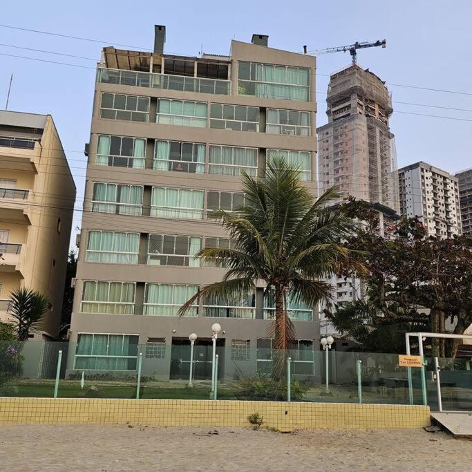 Ap pé na areia itapema frente mar