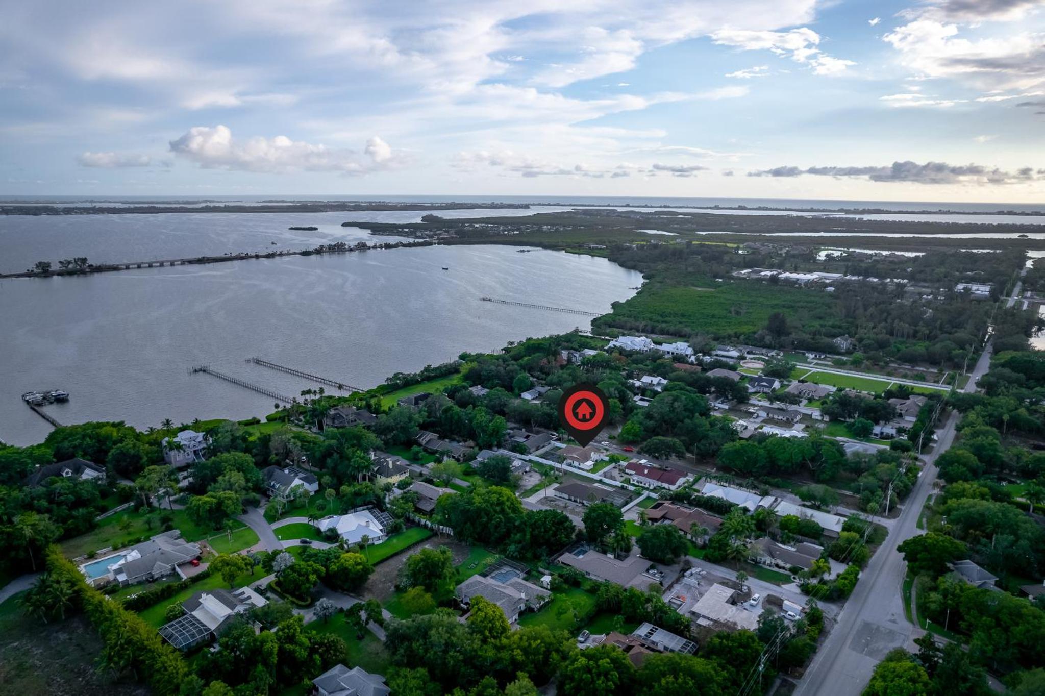Family & Pet Friendly Bradenton House - Heated Pool -Hot Tub -EV Chrger-Near Beaches