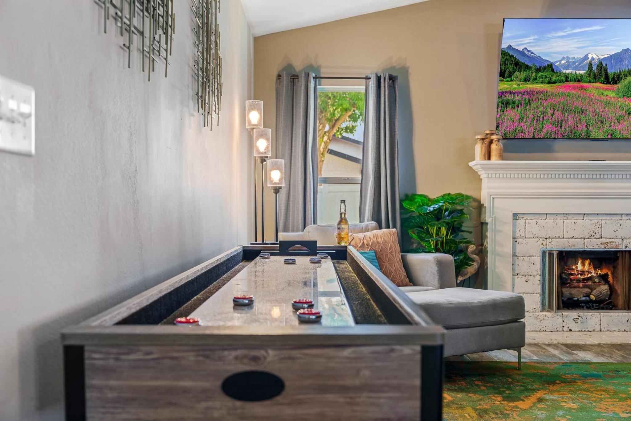 Family & Pet Friendly Bradenton House - Heated Pool -Hot Tub -EV Chrger-Near Beaches