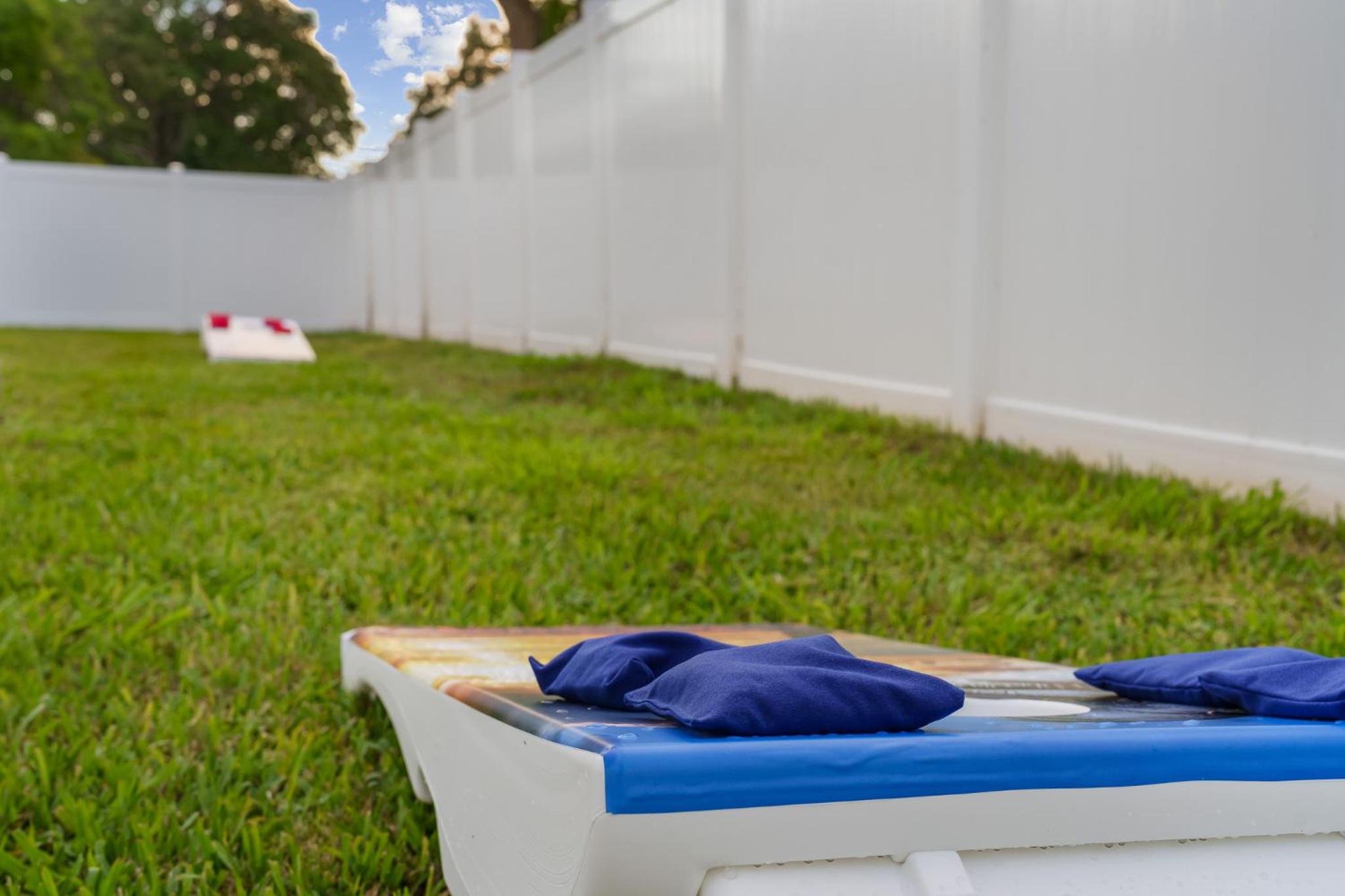 Family & Pet Friendly Bradenton House - Heated Pool -Hot Tub -EV Chrger-Near Beaches