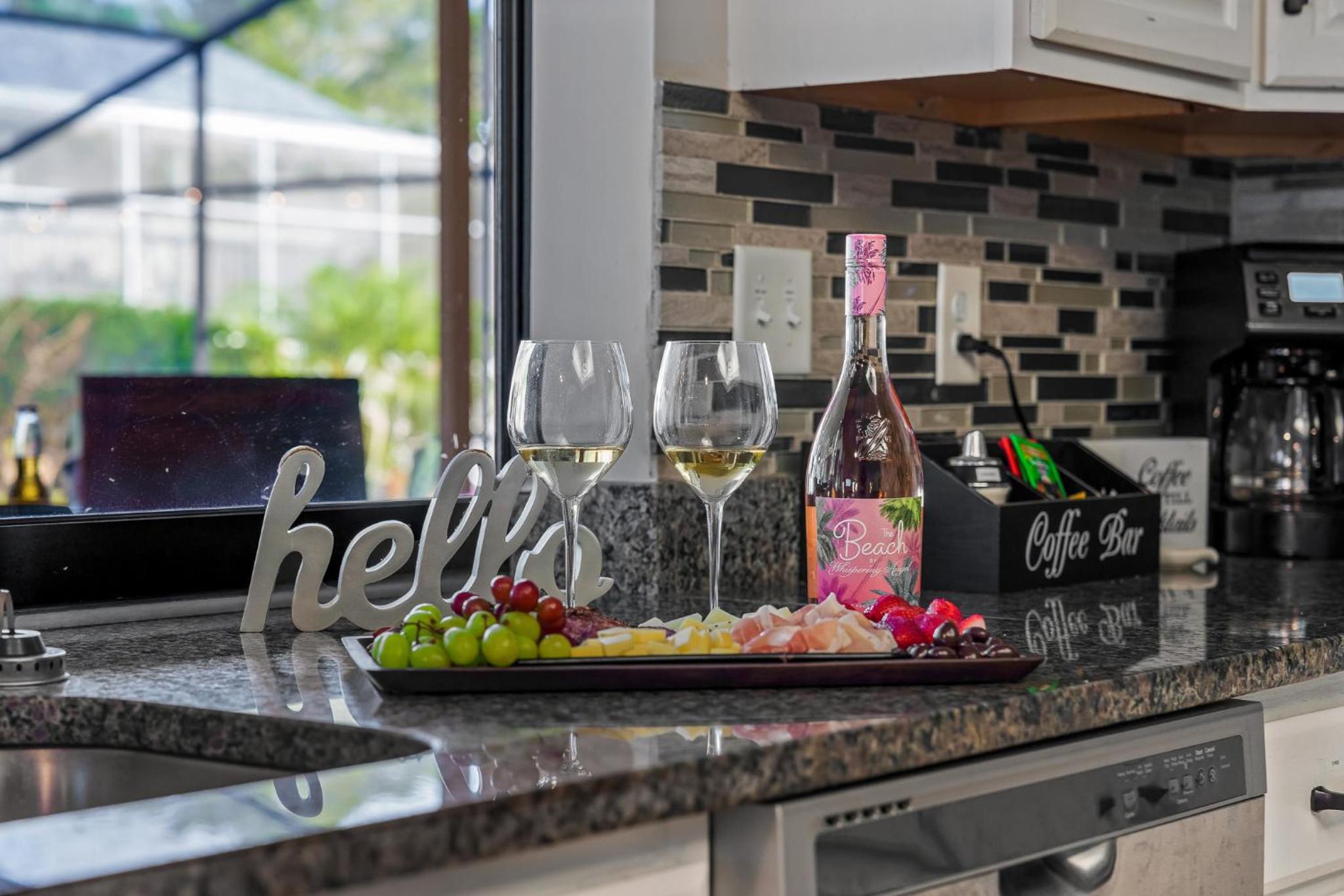 Family & Pet Friendly Bradenton House - Heated Pool -Hot Tub -EV Chrger-Near Beaches