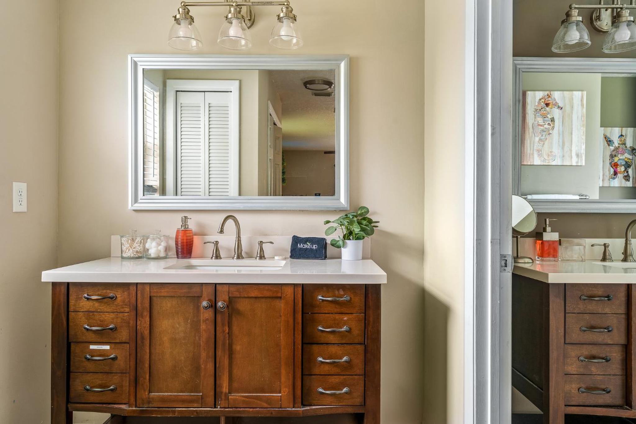 Family & Pet Friendly Bradenton House - Heated Pool -Hot Tub -EV Chrger-Near Beaches