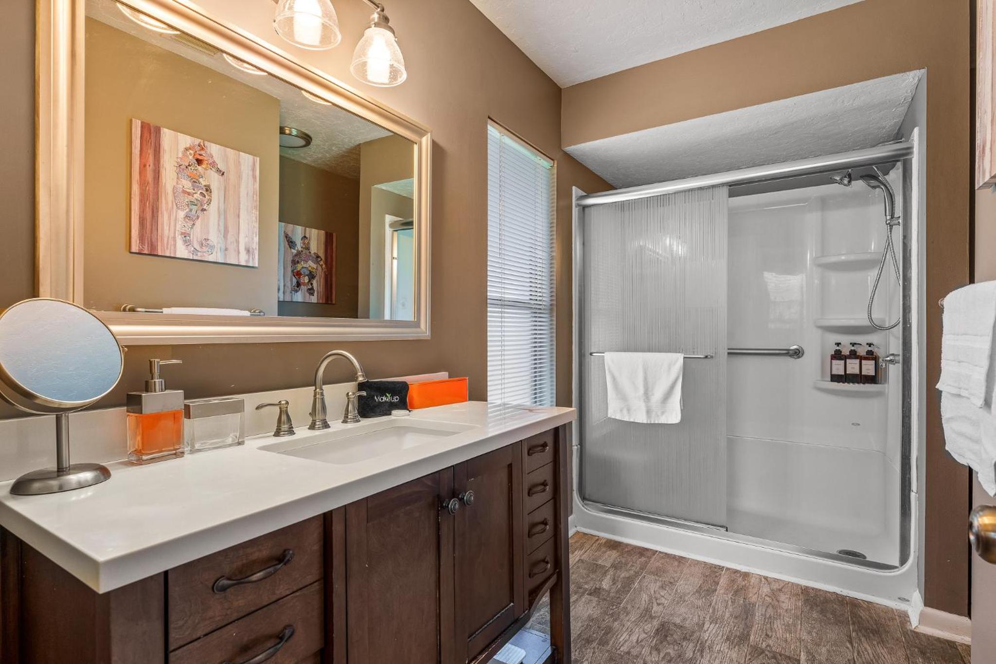 Family & Pet Friendly Bradenton House - Heated Pool -Hot Tub -EV Chrger-Near Beaches